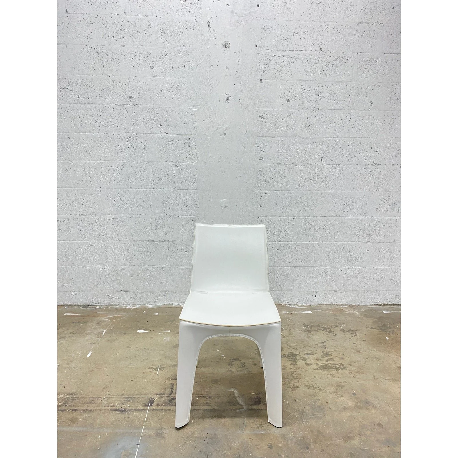 riccardo-blumer-and-matteo-borghi-bb-dining-chair-in-matte-white-leather-poliform-2125