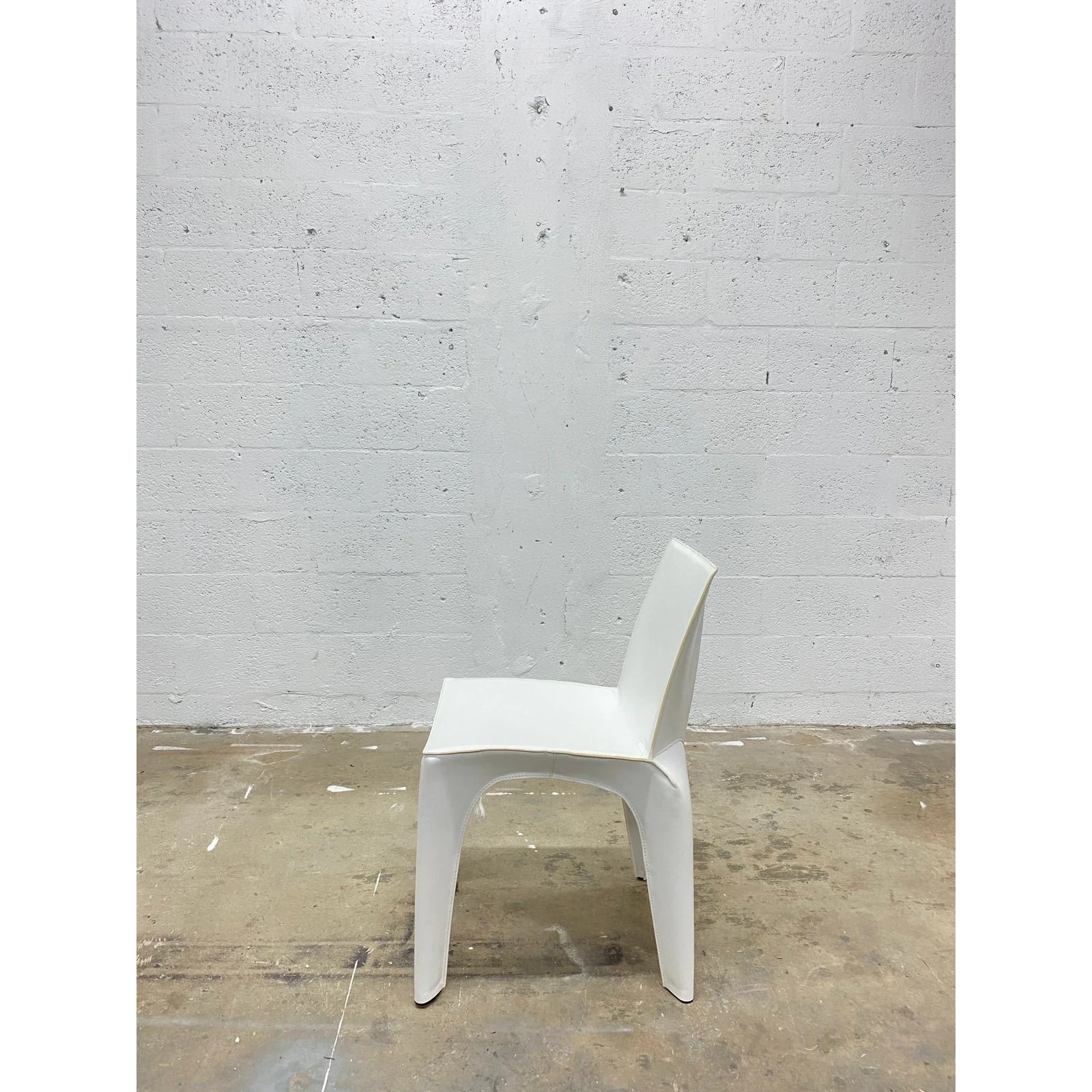 riccardo-blumer-and-matteo-borghi-bb-dining-chair-in-matte-white-leather-poliform-0155