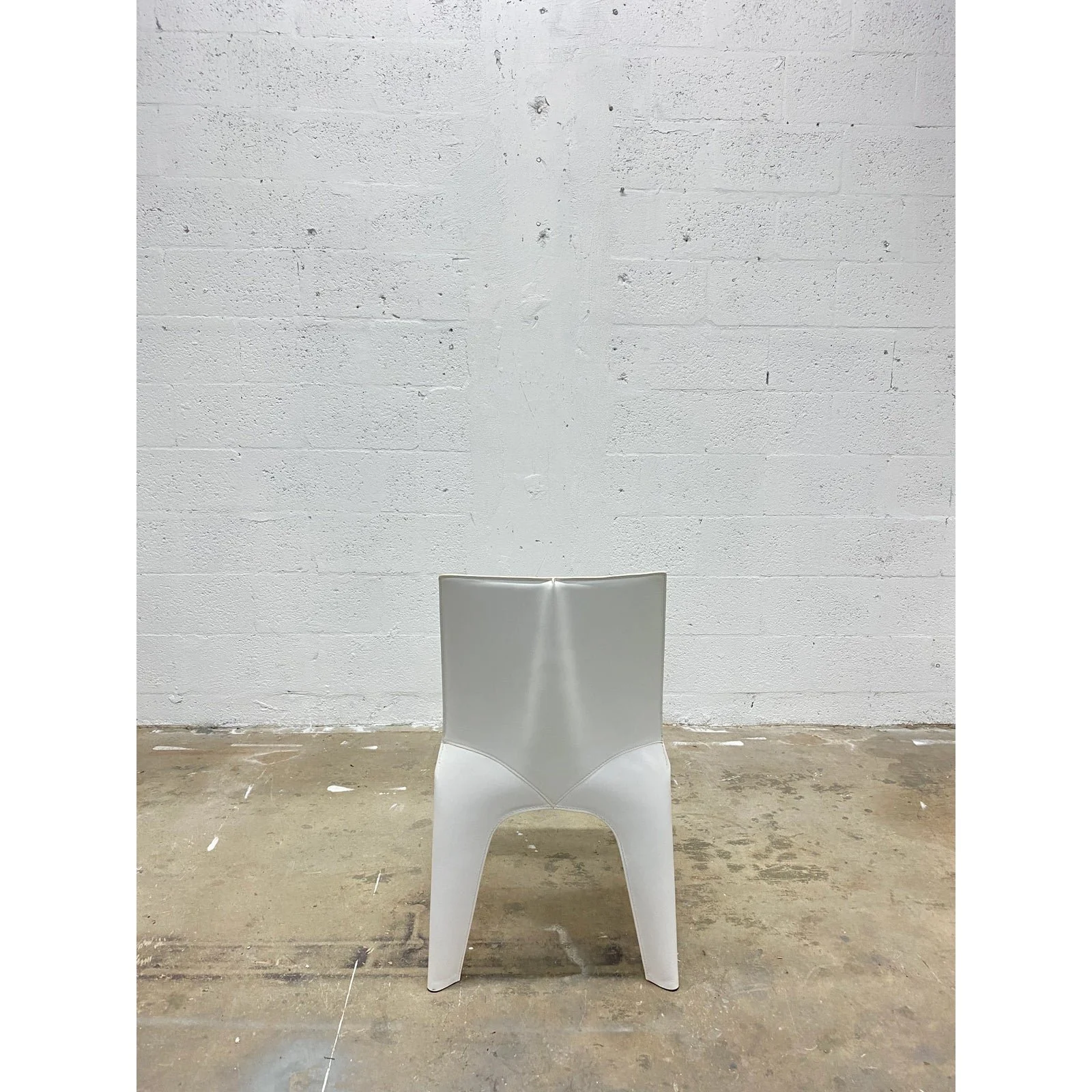 riccardo-blumer-and-matteo-borghi-bb-dining-chair-in-matte-white-leather-poliform-0523