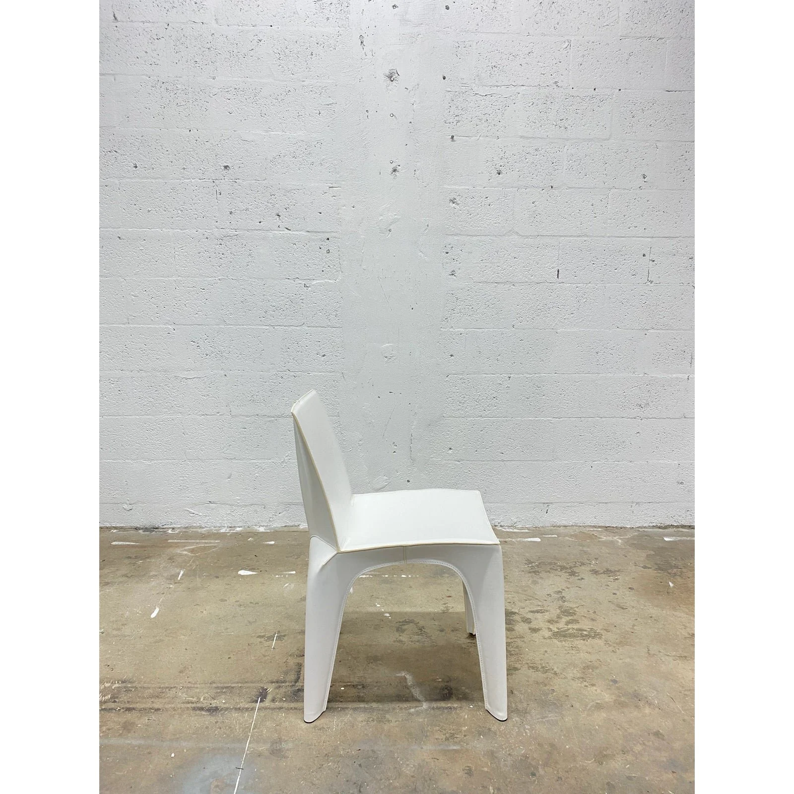 riccardo-blumer-and-matteo-borghi-bb-dining-chair-in-matte-white-leather-poliform-6773