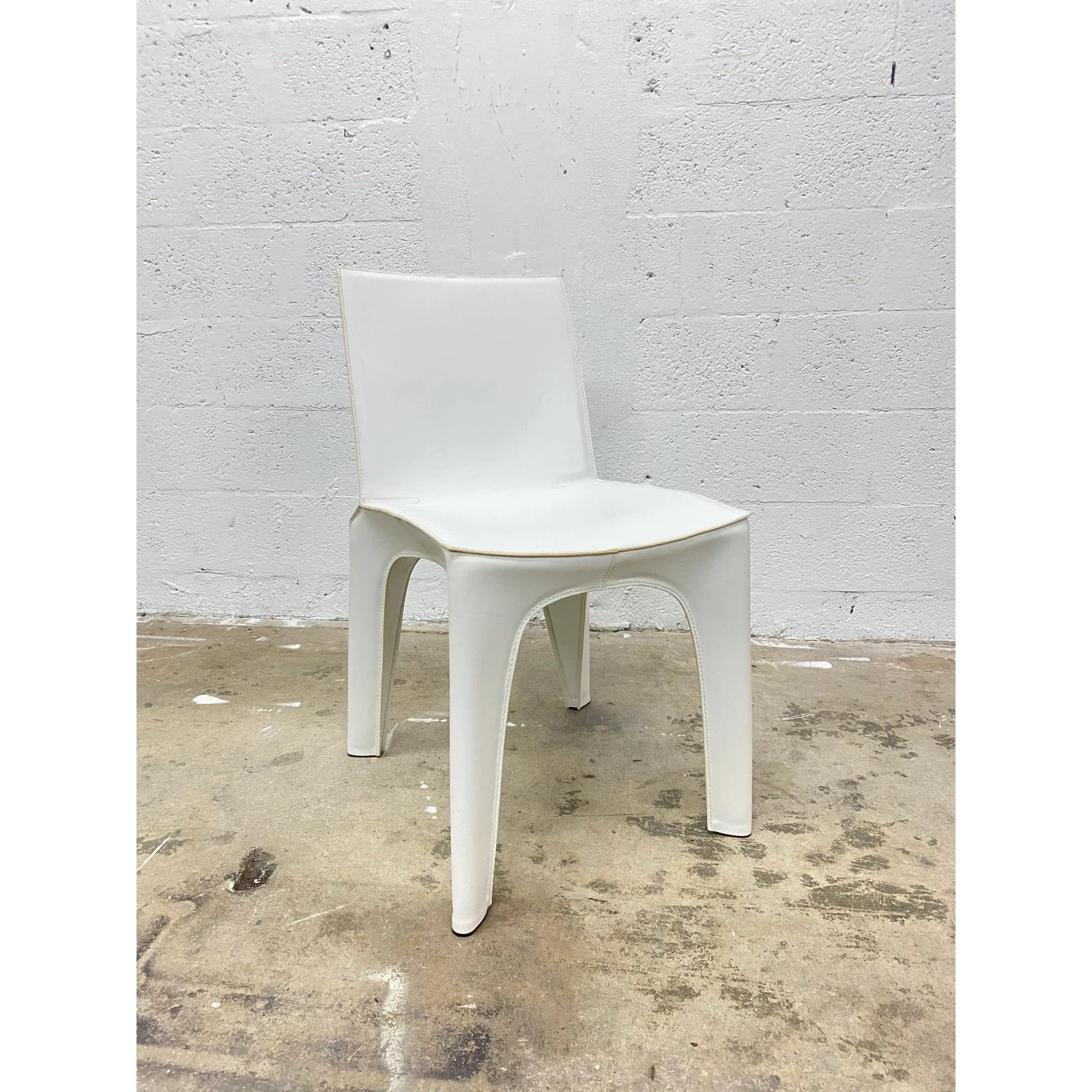 riccardo-blumer-and-matteo-borghi-bb-dining-chair-in-matte-white-leather-poliform-0511