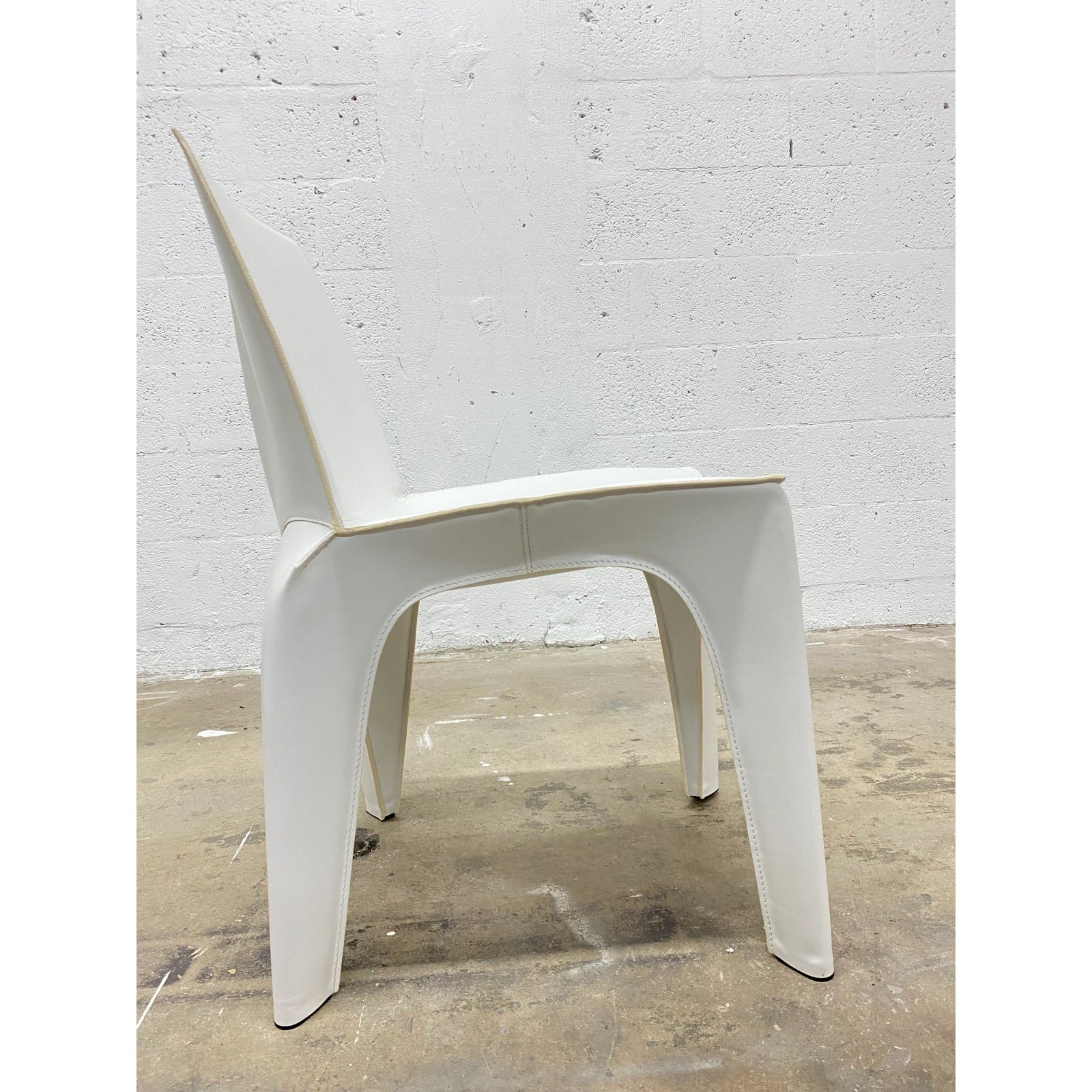 riccardo-blumer-and-matteo-borghi-bb-dining-chair-in-matte-white-leather-poliform-0621