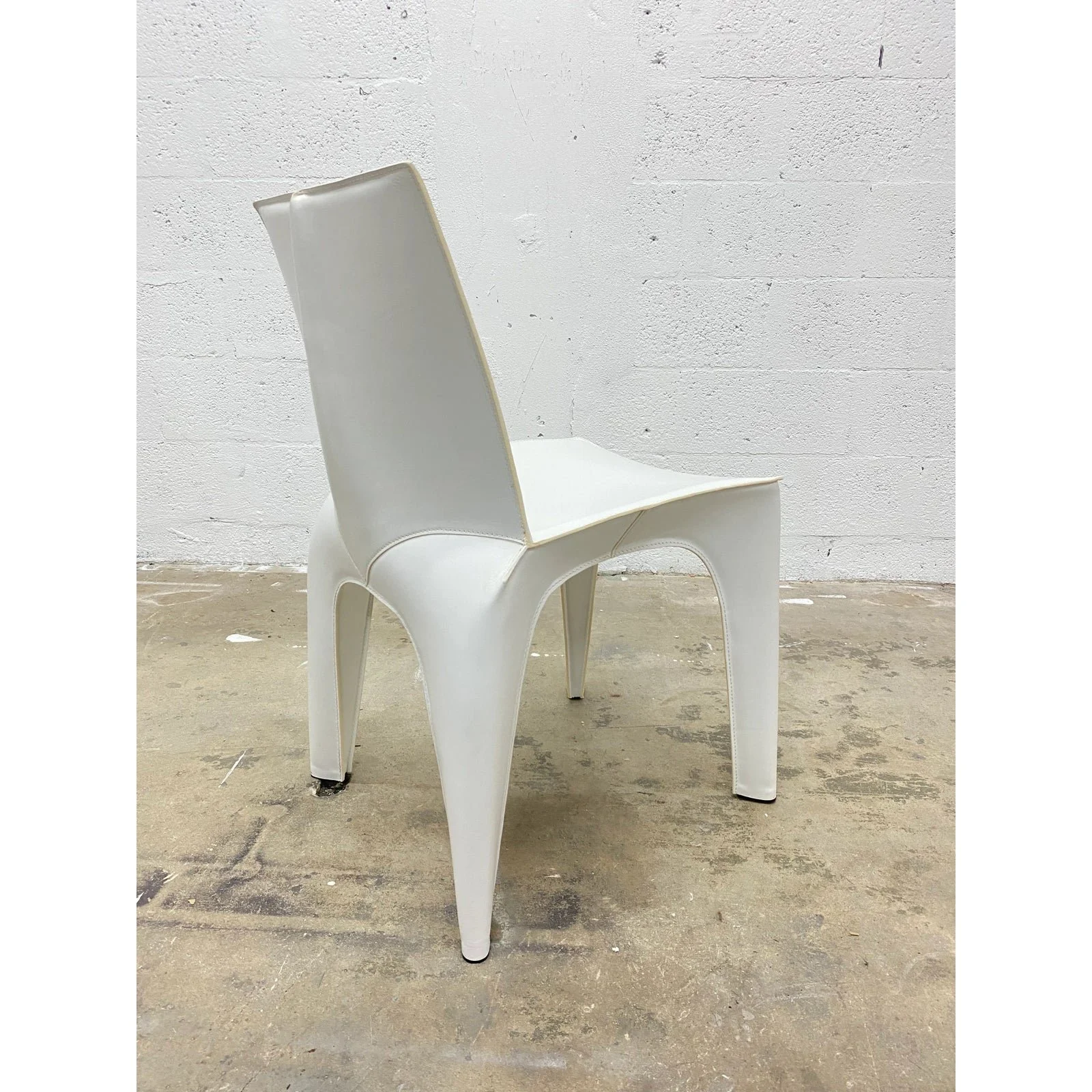 riccardo-blumer-and-matteo-borghi-bb-dining-chair-in-matte-white-leather-poliform-8936