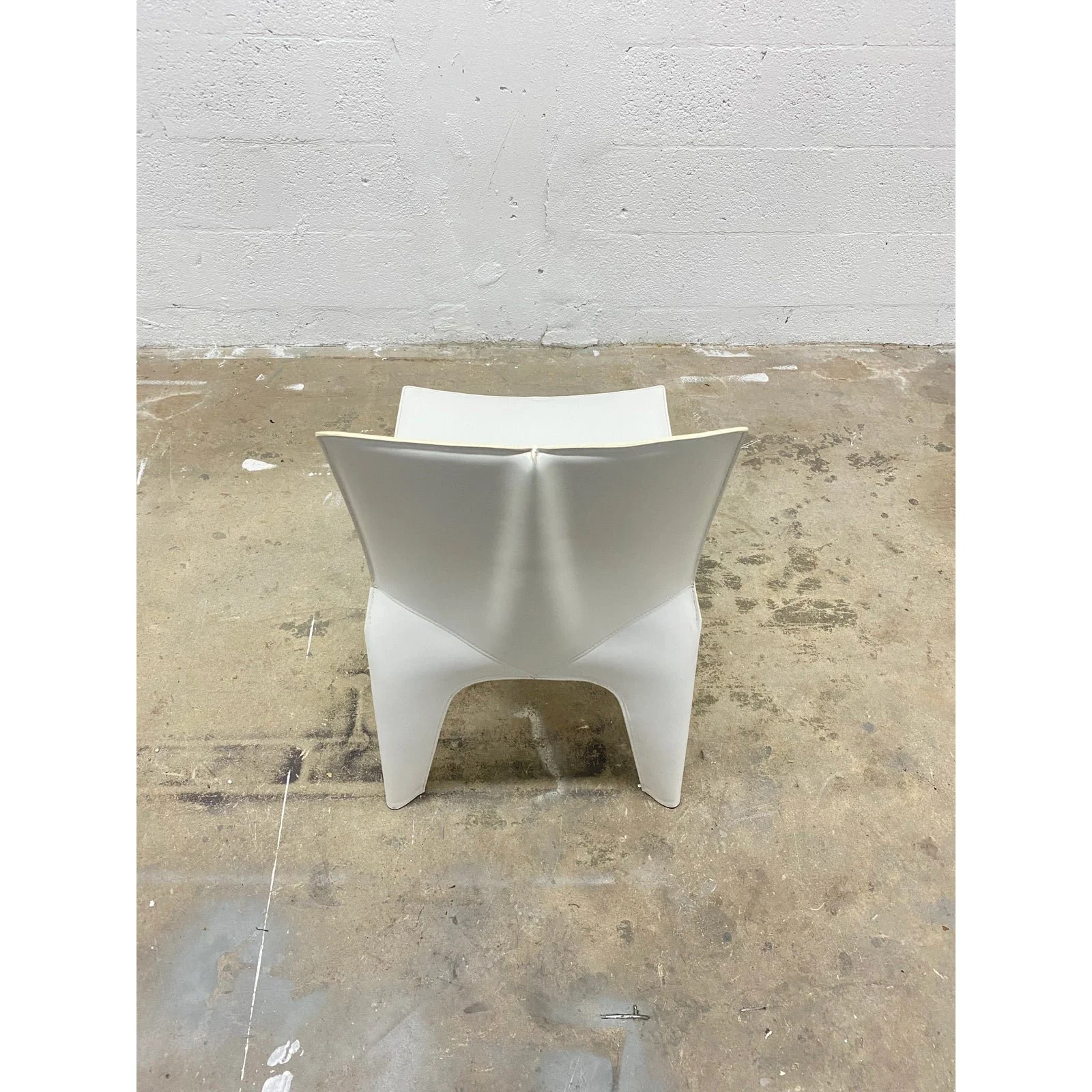 riccardo-blumer-and-matteo-borghi-bb-dining-chair-in-matte-white-leather-poliform-0020