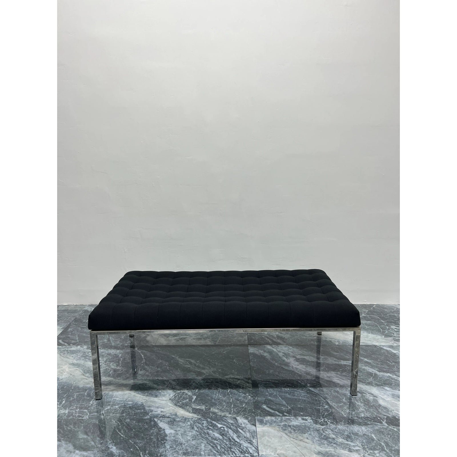 black-tufted-canvas-museum-bench-by-metropolitan-furniture-1986-0751