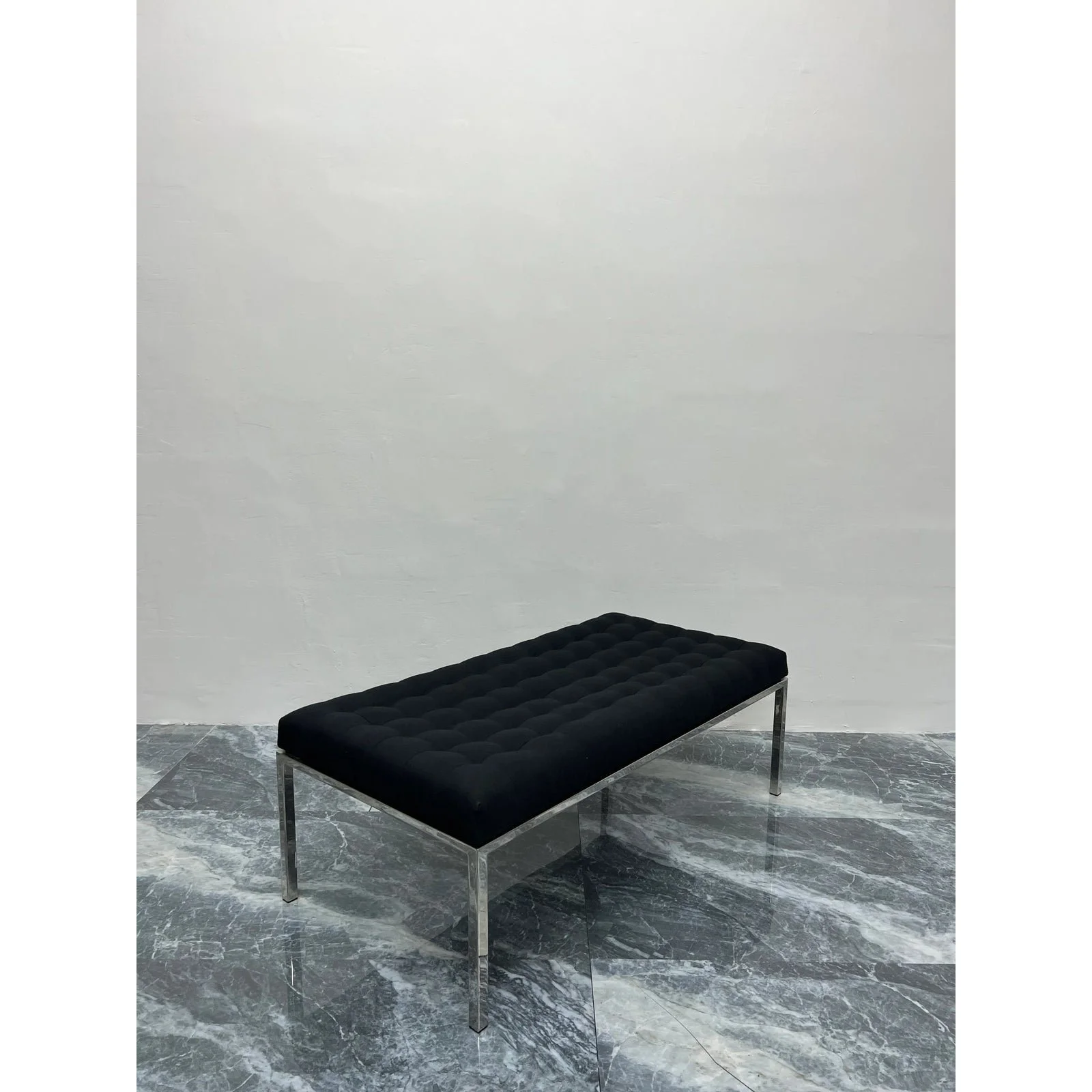 black-tufted-canvas-museum-bench-by-metropolitan-furniture-1986-4773