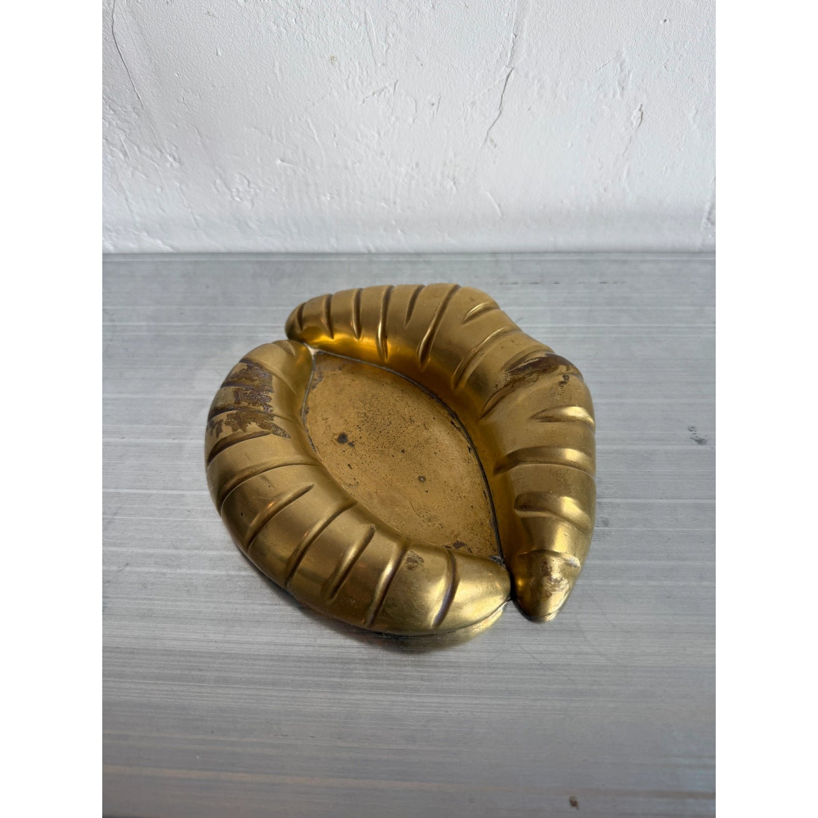brazilian-modern-bronze-lips-ashtray-or-catchall-1960