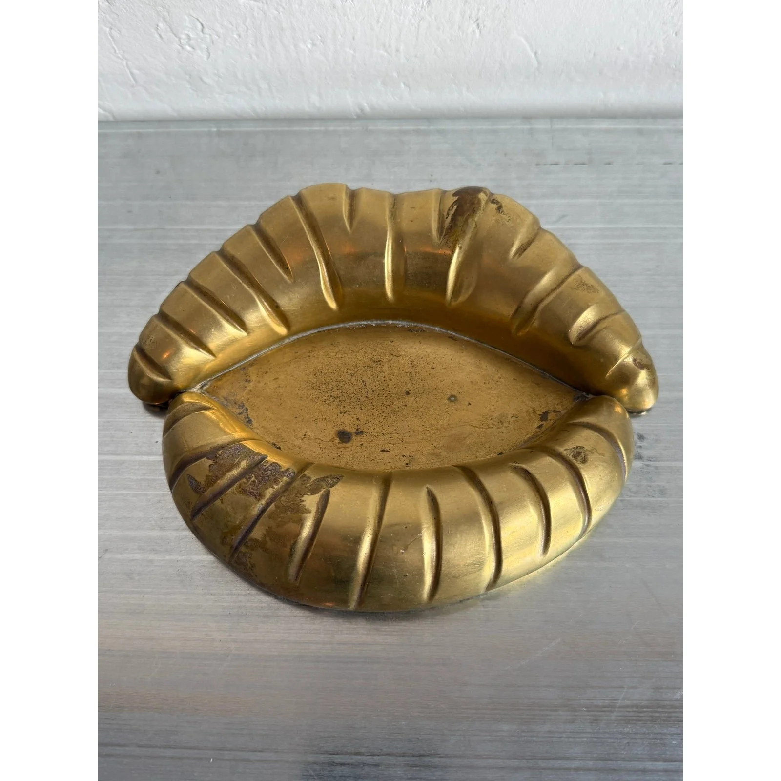 brazilian-modern-bronze-lips-ashtray-or-catchall-1960