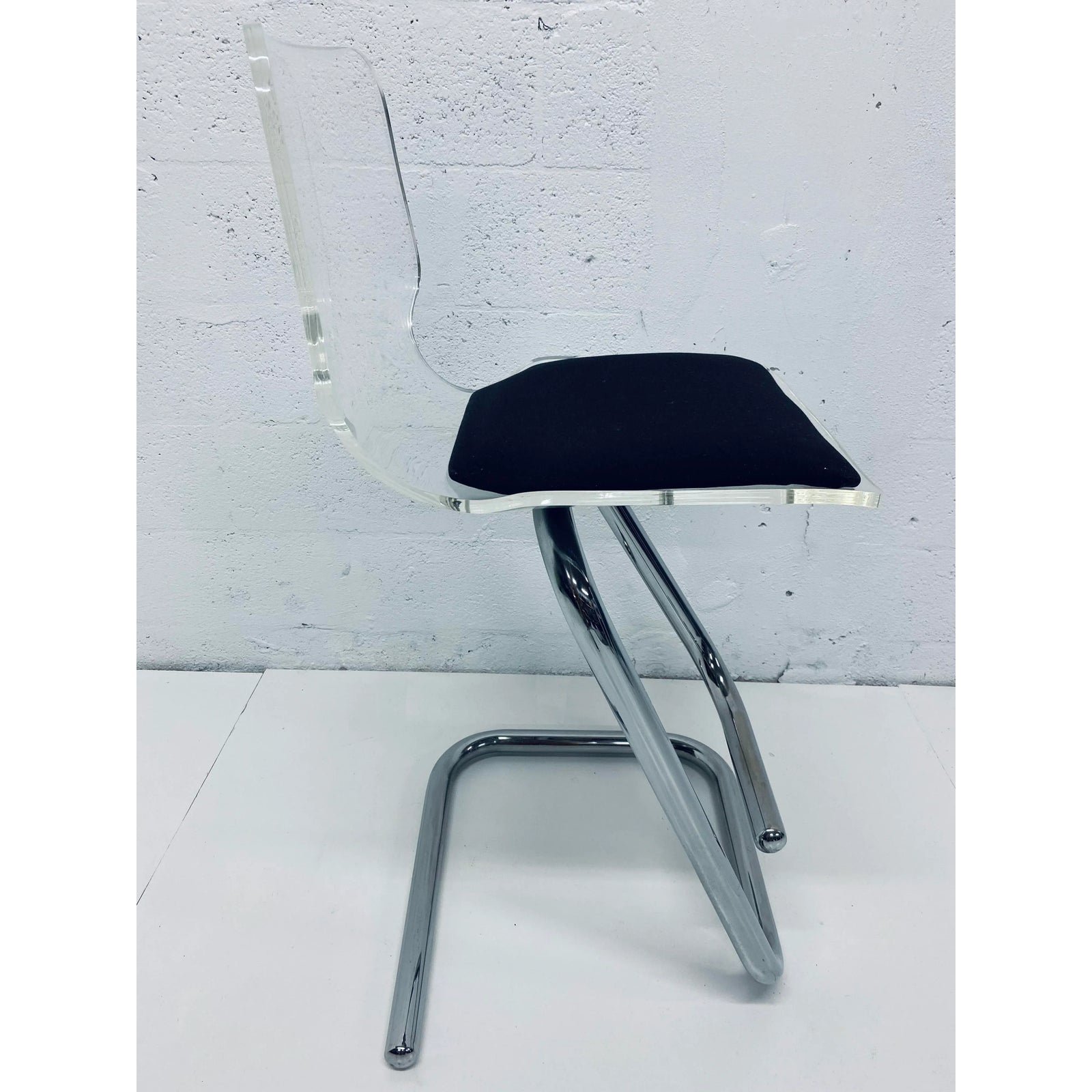 1970s-vintage-luigi-bardini-lucite-and-chrome-bar-stool-for-hill-mfg-4105