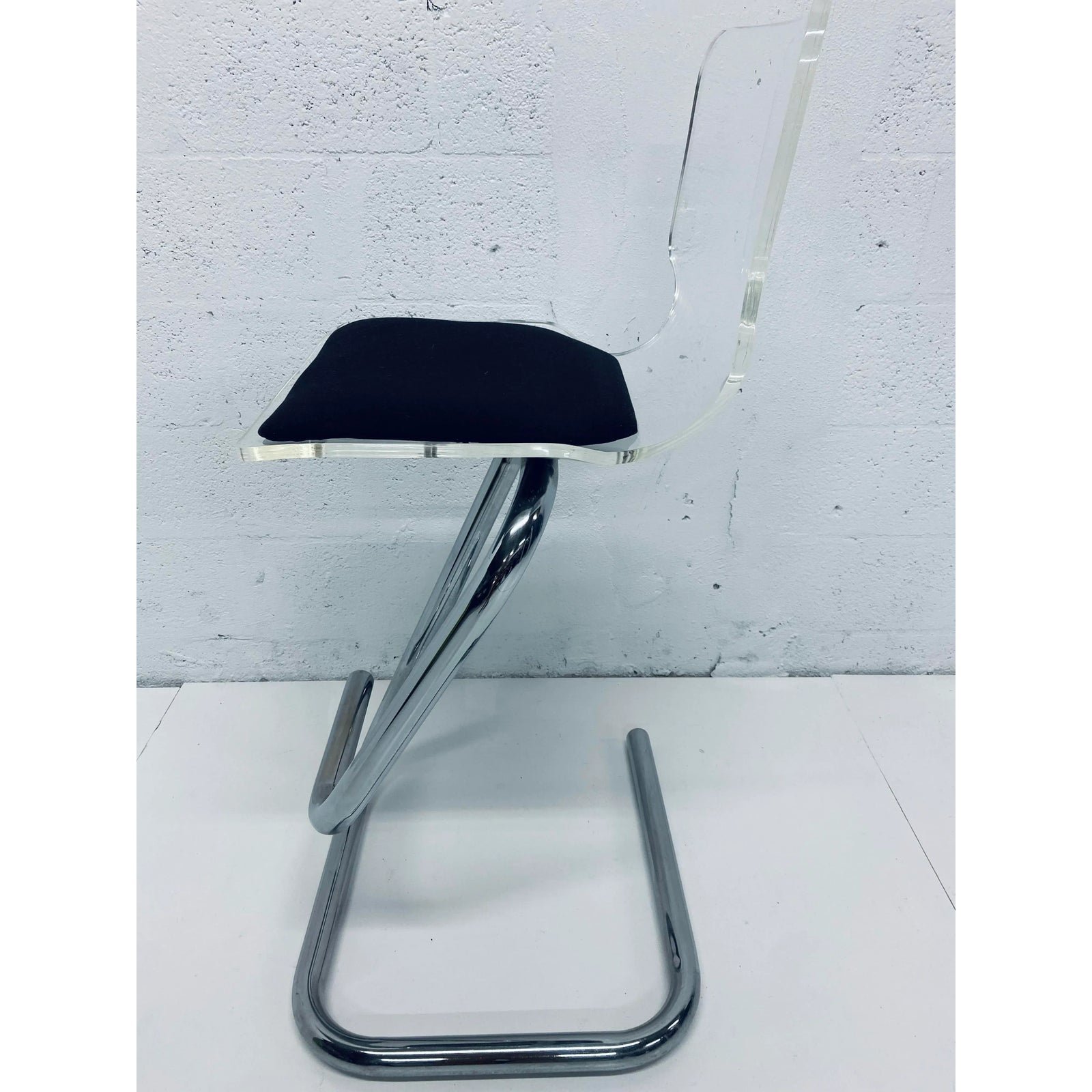 1970s-vintage-luigi-bardini-lucite-and-chrome-bar-stool-for-hill-mfg-2597