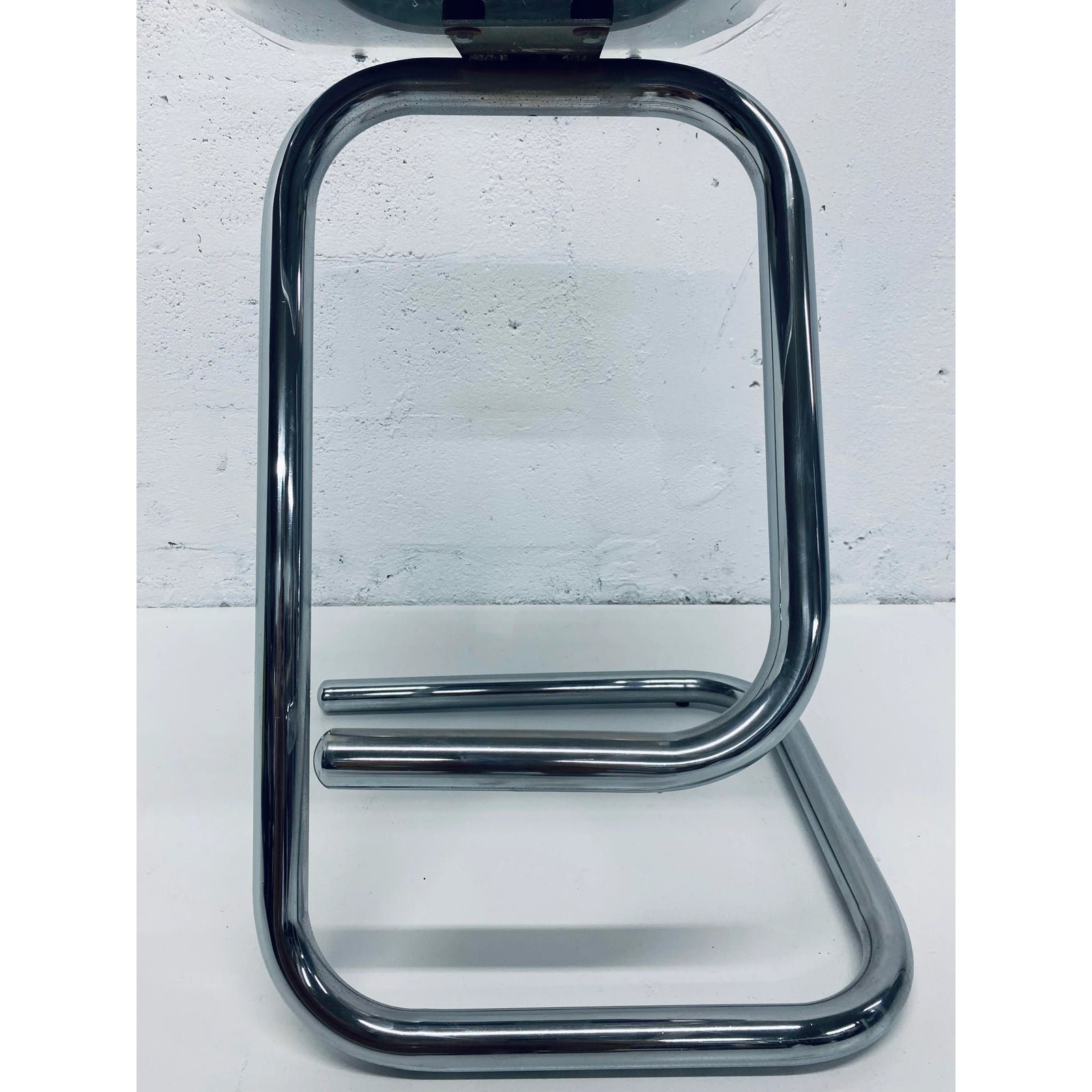 1970s-vintage-luigi-bardini-lucite-and-chrome-bar-stool-for-hill-mfg-4980