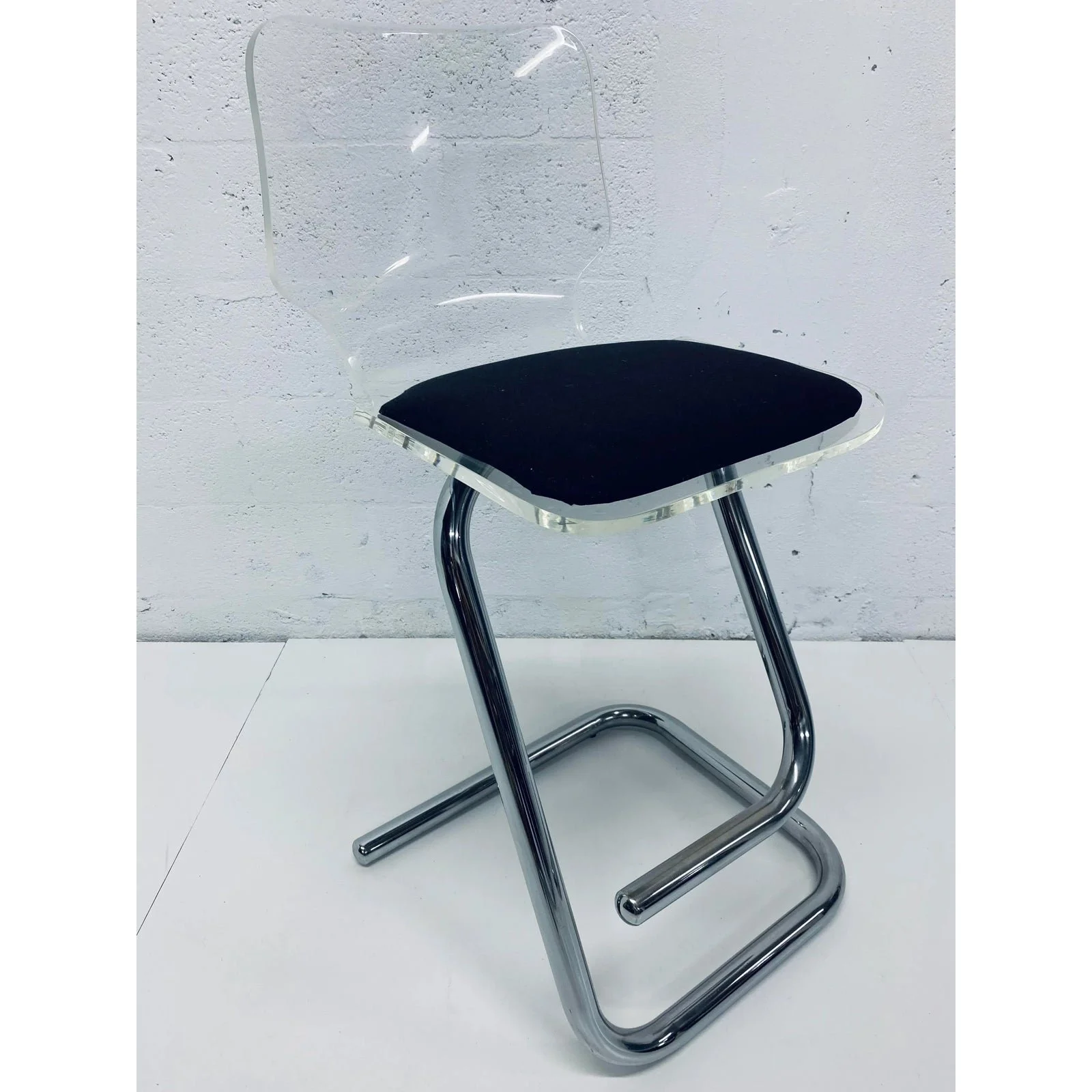 1970s-vintage-luigi-bardini-lucite-and-chrome-bar-stool-for-hill-mfg-6155