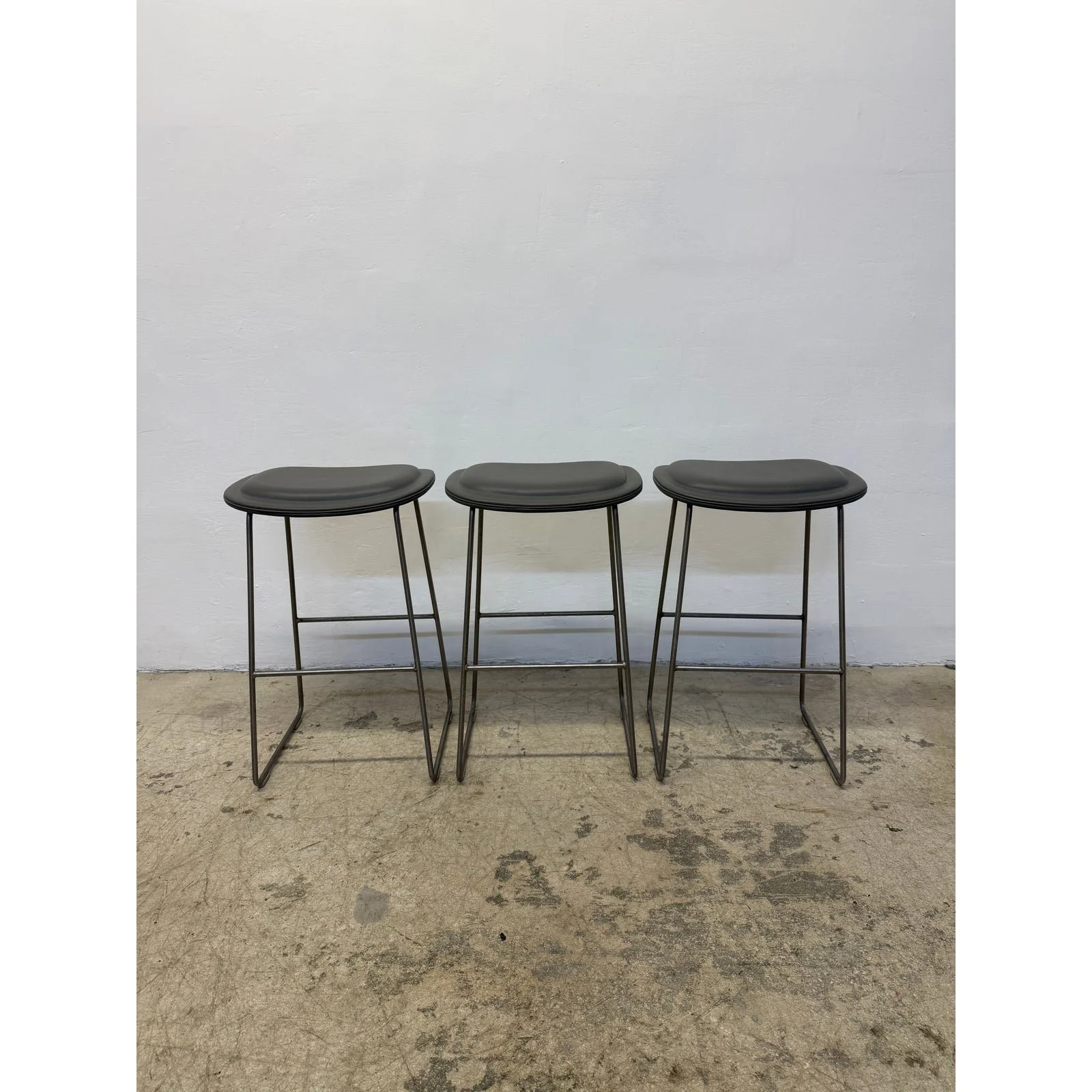 jasper-morrison-hi-pad-counter-stools-for-cappellini-set-of-three-2672