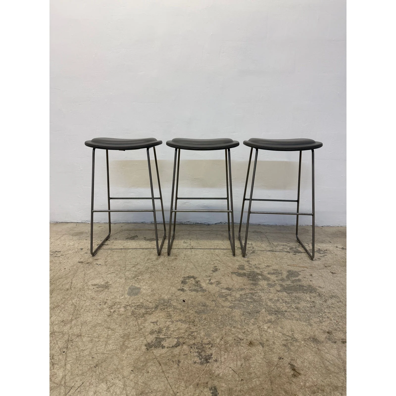 jasper-morrison-hi-pad-counter-stools-for-cappellini-set-of-three-7654
