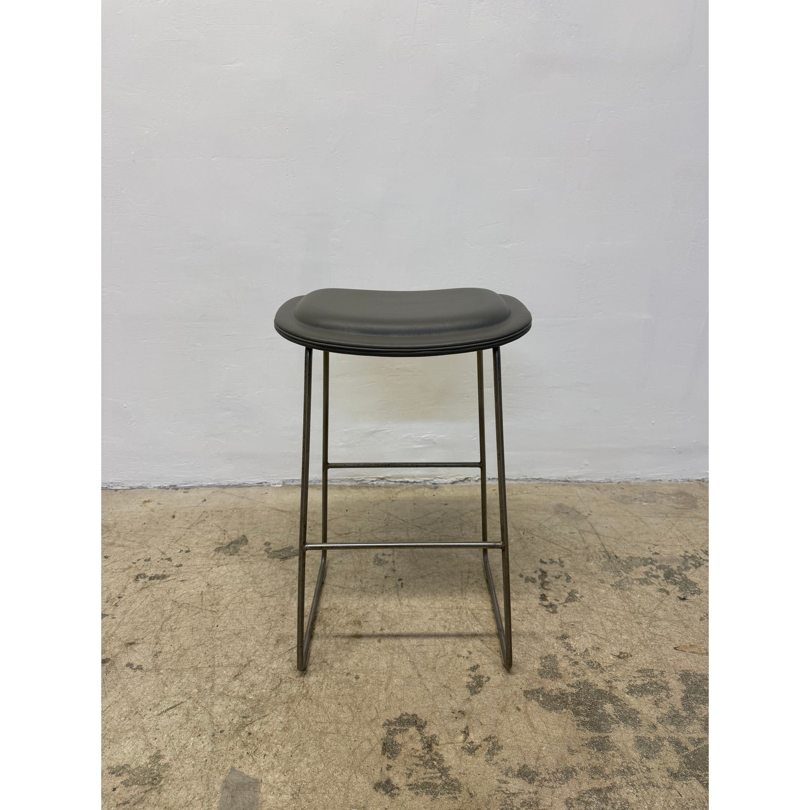 jasper-morrison-hi-pad-counter-stools-for-cappellini-set-of-three-3056