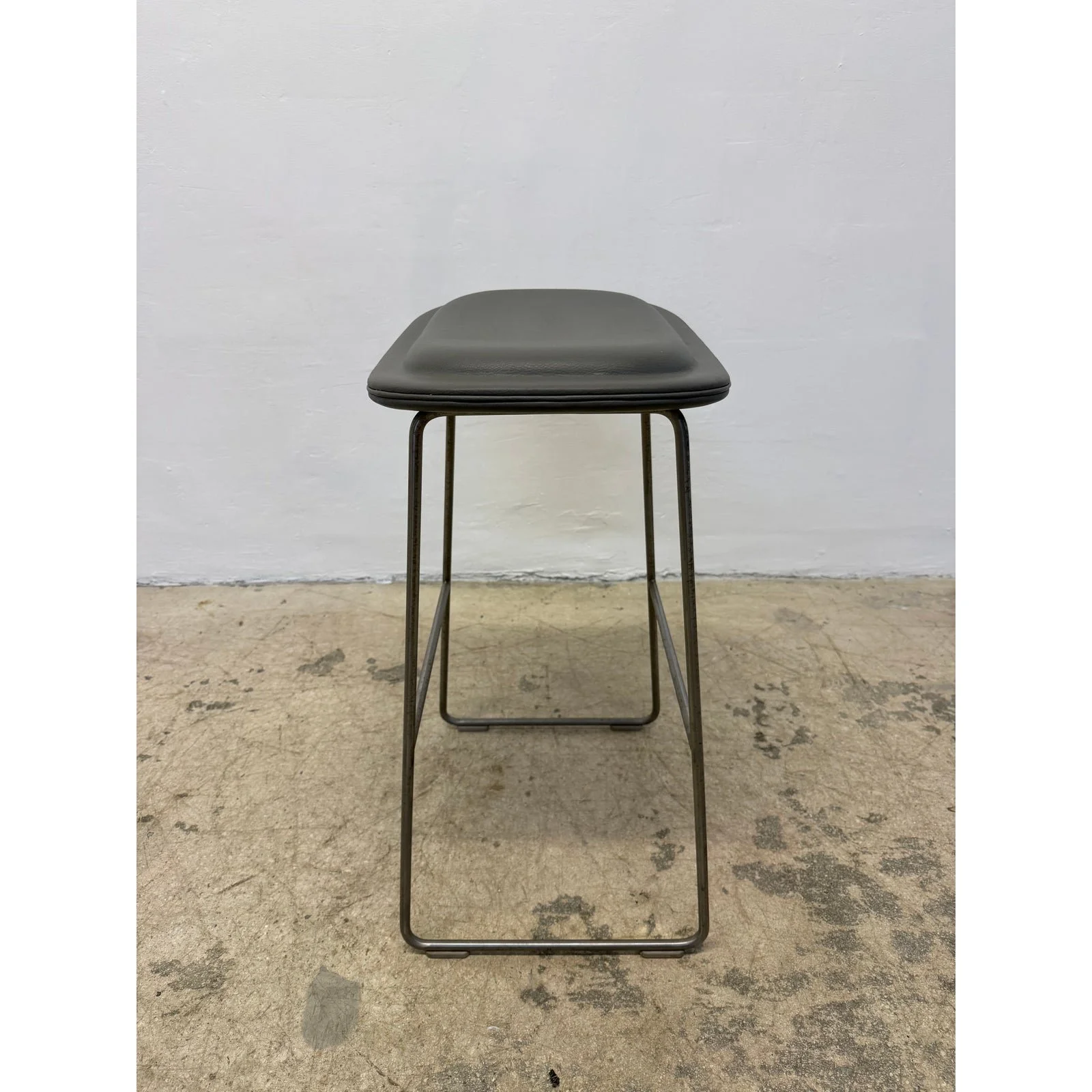 jasper-morrison-hi-pad-counter-stools-for-cappellini-set-of-three-4756