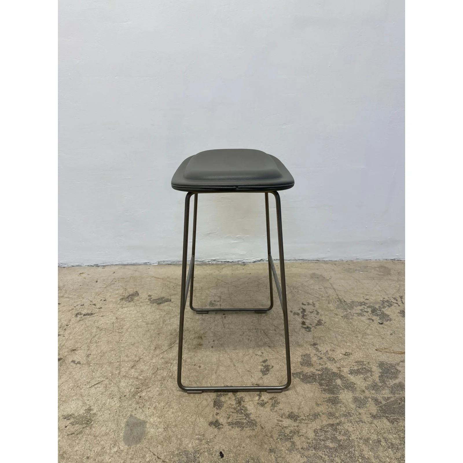 jasper-morrison-hi-pad-counter-stools-for-cappellini-set-of-three-2016