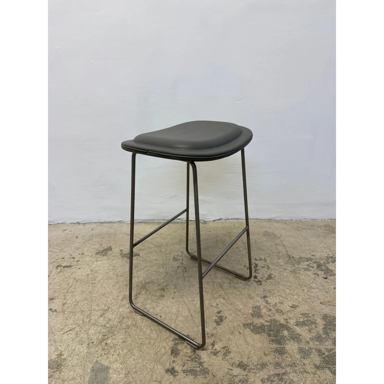 jasper-morrison-hi-pad-counter-stools-for-cappellini-set-of-three-9974
