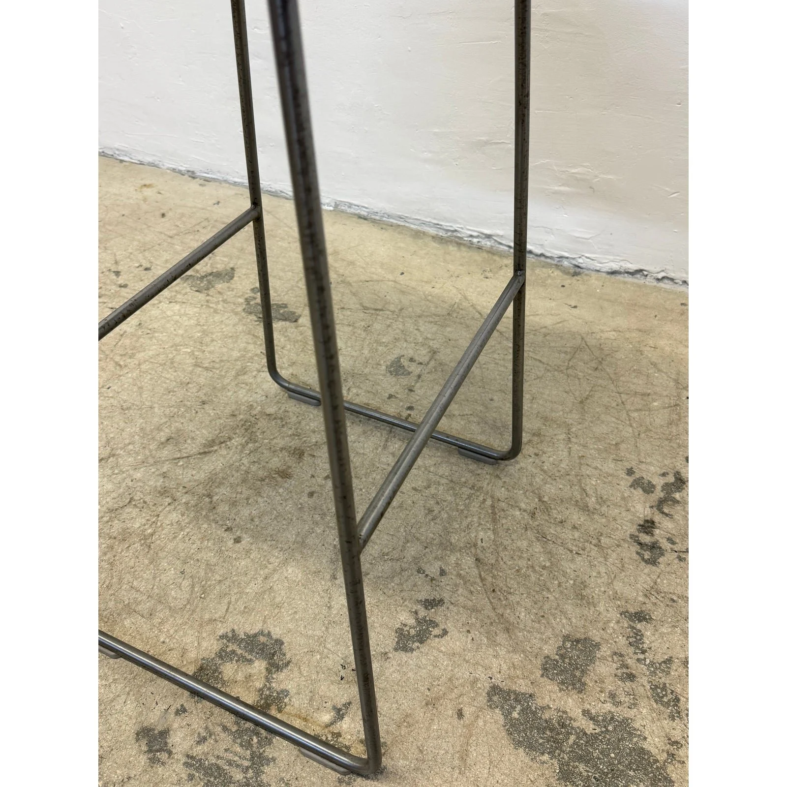 jasper-morrison-hi-pad-counter-stools-for-cappellini-set-of-three-0694
