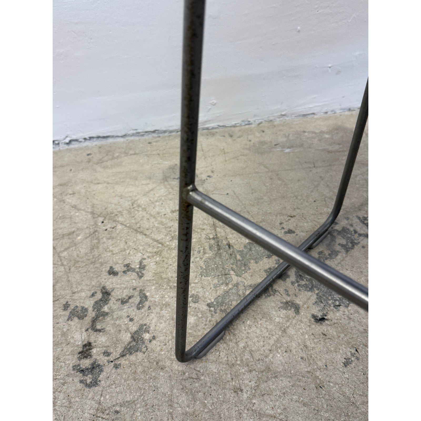 jasper-morrison-hi-pad-counter-stools-for-cappellini-set-of-three-0276
