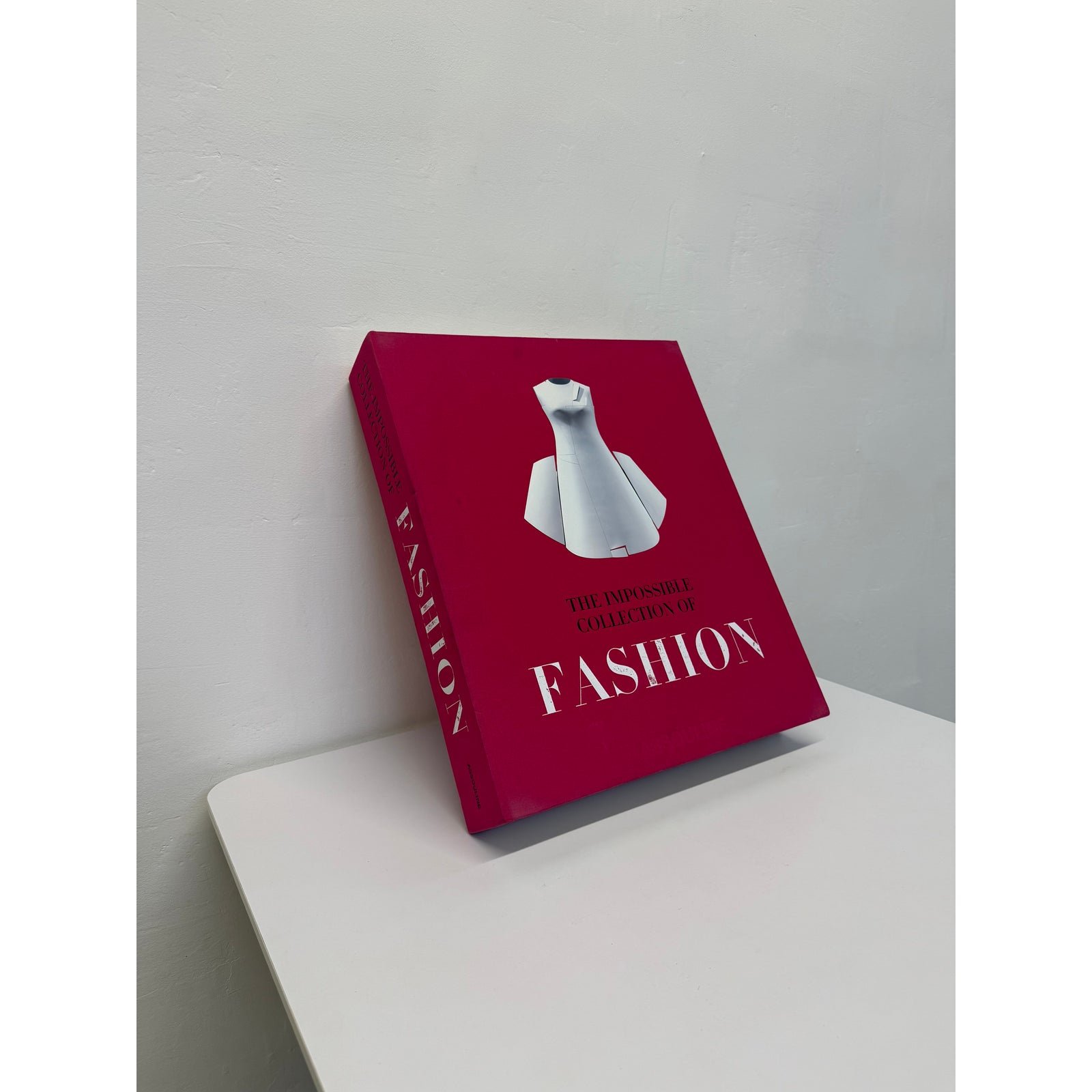 the-impossible-collection-of-fashion-assouline-1378