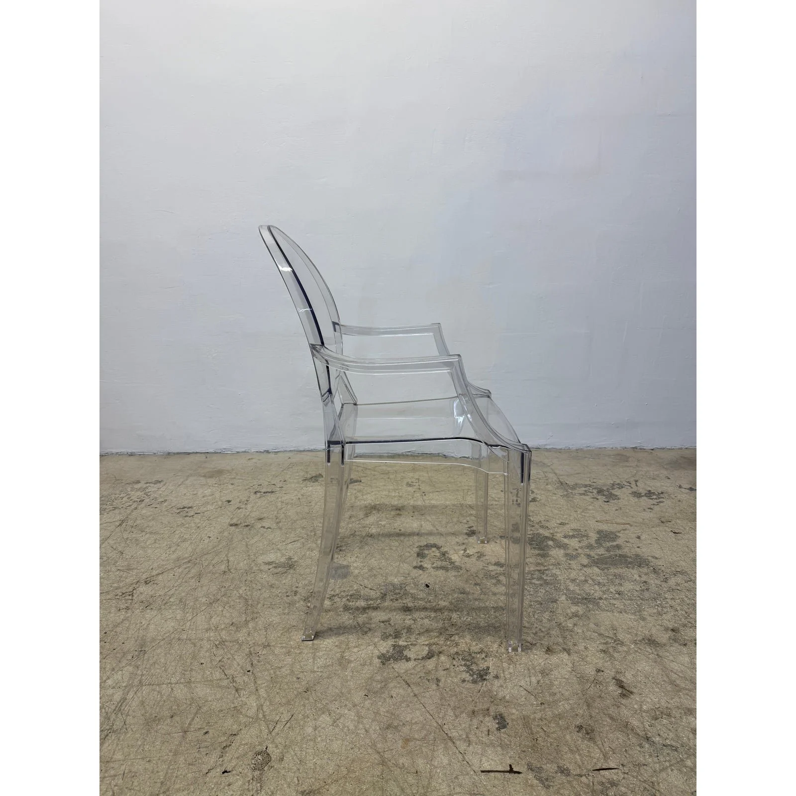 philippe-starck-louis-ghost-arm-chair-in-crystal-for-kartell-4625