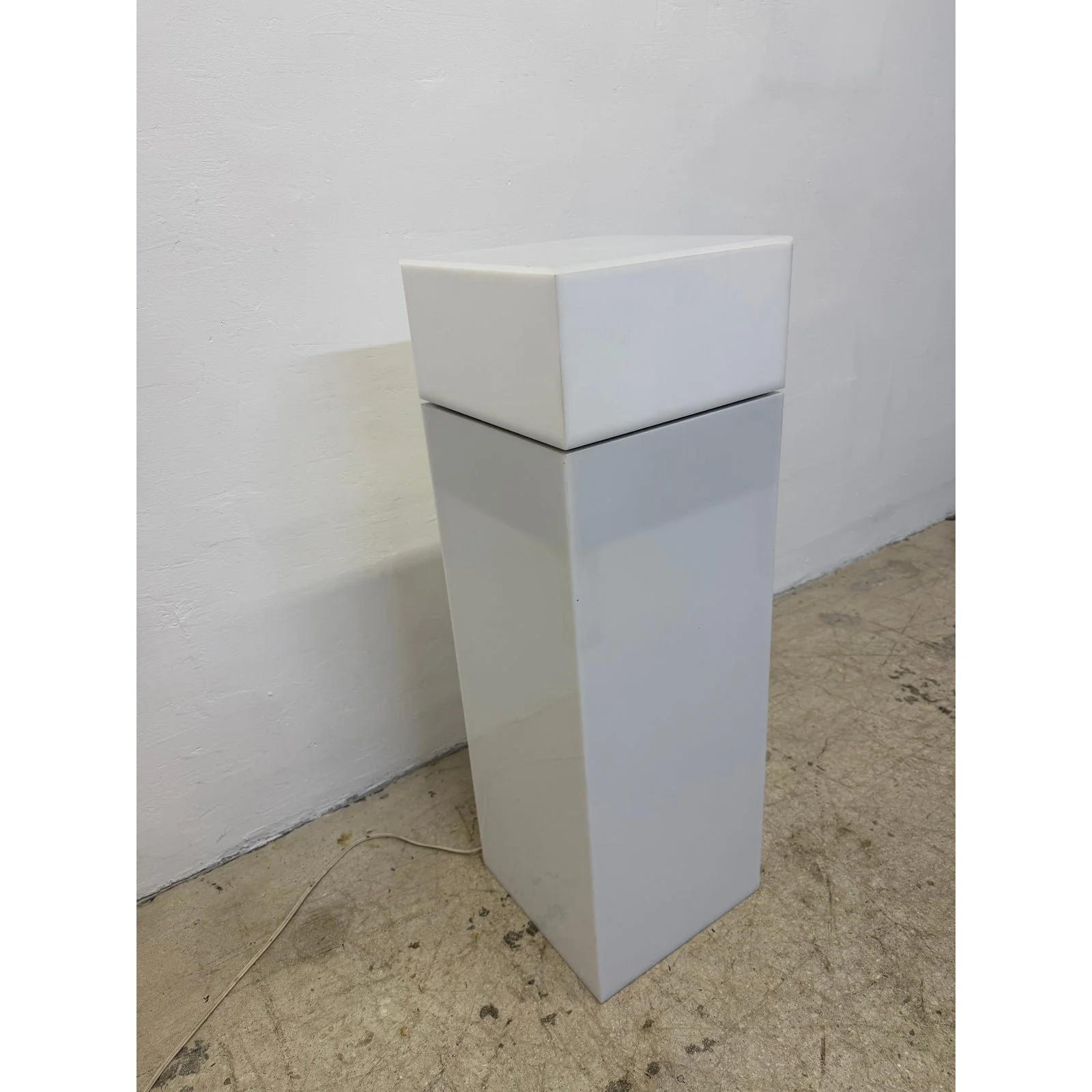 haziza-illuminated-and-motorized-rotating-white-lucite-pedestal-table-2860