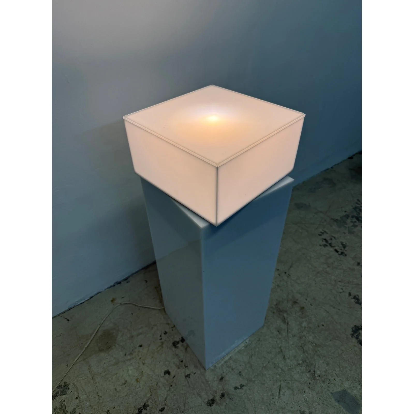 haziza-illuminated-and-motorized-rotating-white-lucite-pedestal-table-6359