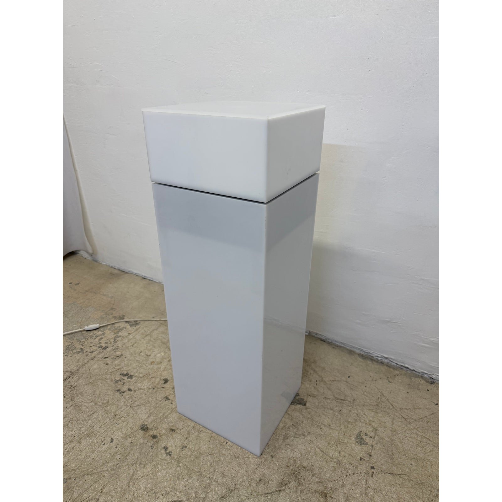 haziza-illuminated-and-motorized-rotating-white-lucite-pedestal-table-5928