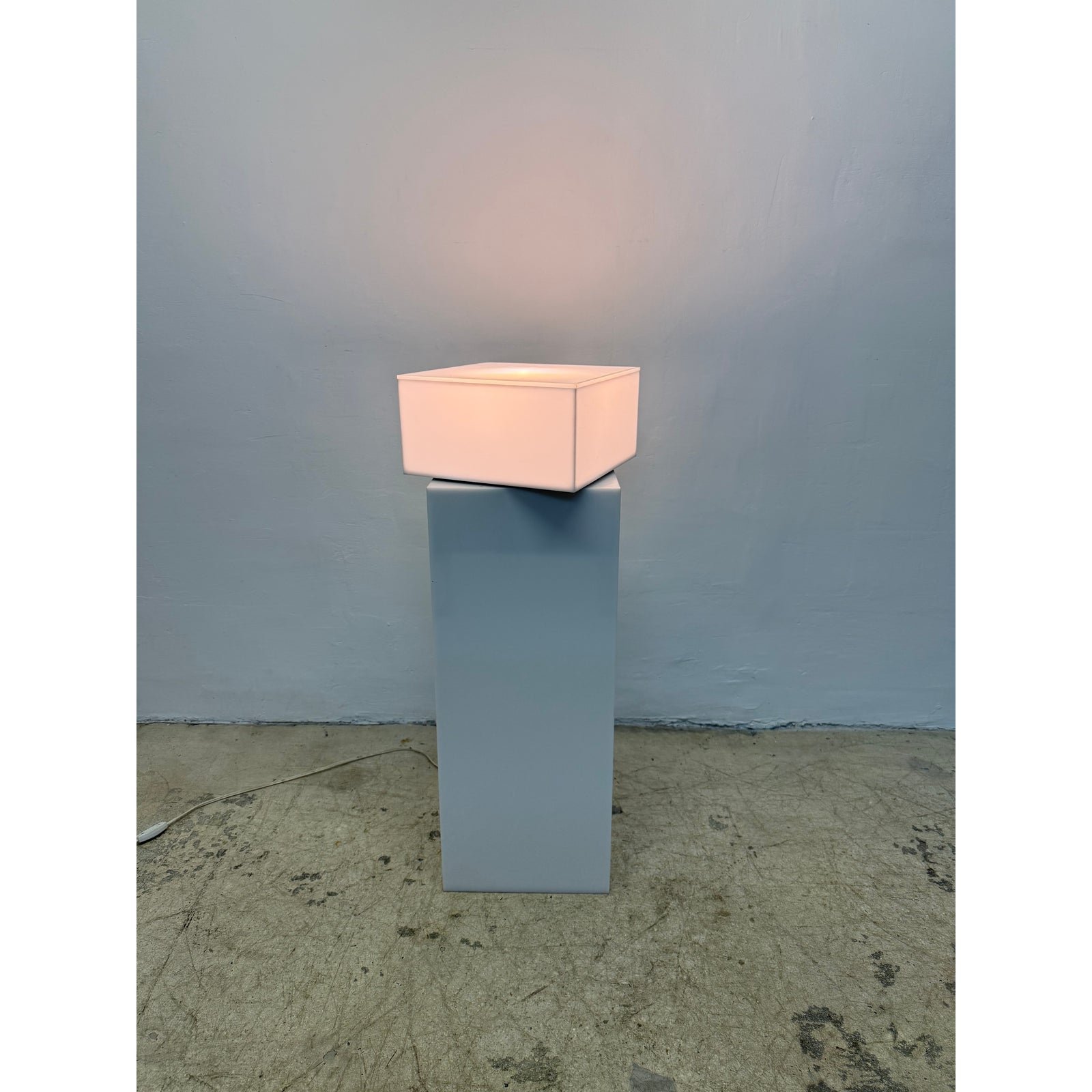 haziza-illuminated-and-motorized-rotating-white-lucite-pedestal-table-1029