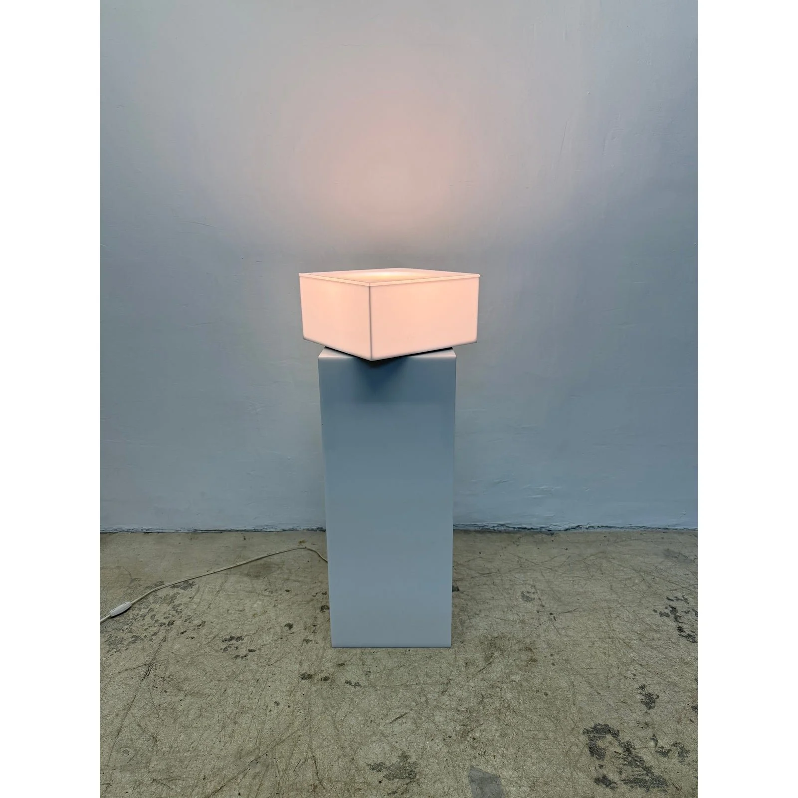 haziza-illuminated-and-motorized-rotating-white-lucite-pedestal-table-3610