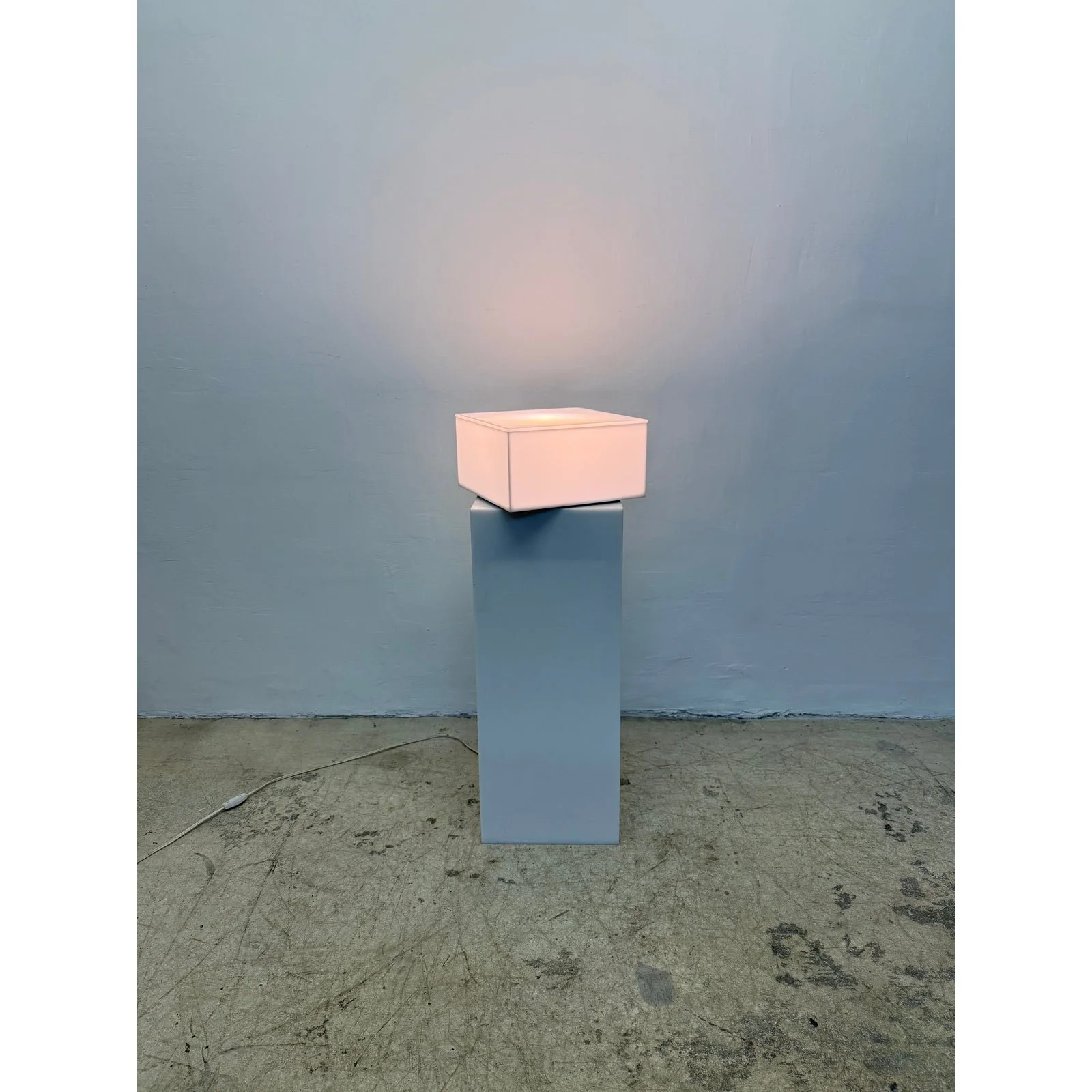 haziza-illuminated-and-motorized-rotating-white-lucite-pedestal-table-7887
