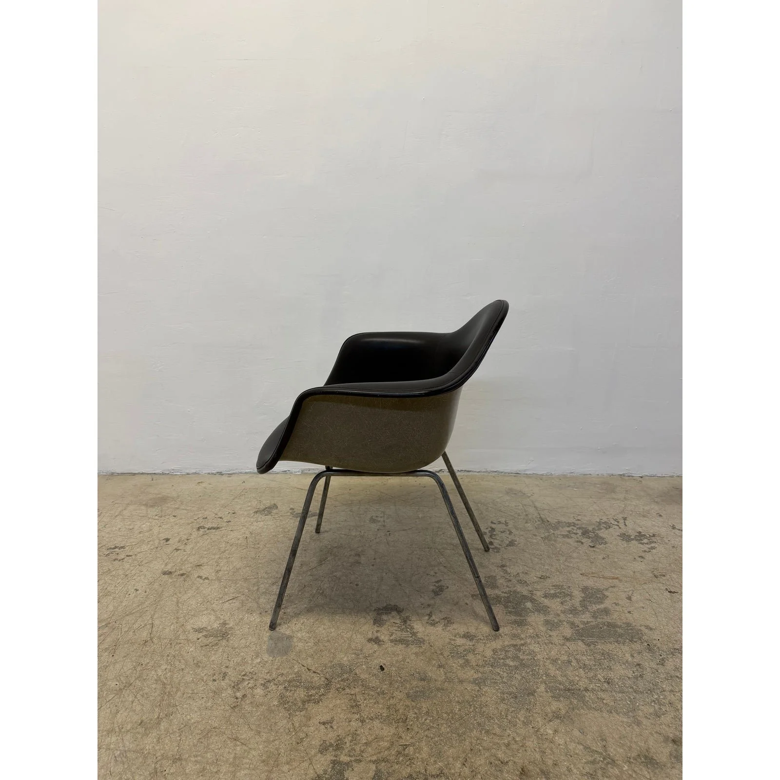herman-miller-black-naugahyde-arm-chair-by-charles-and-ray-eames-1950-1407