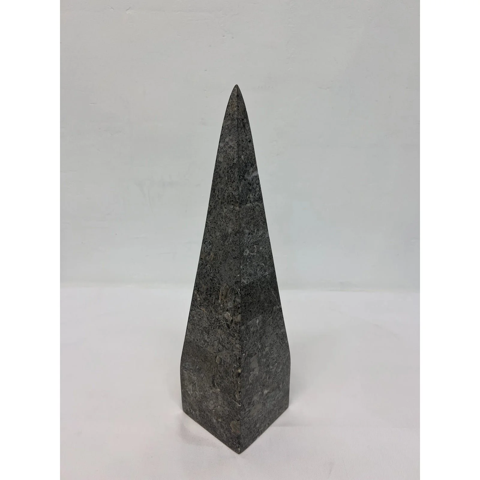 tessellated-stone-obelisk-0333