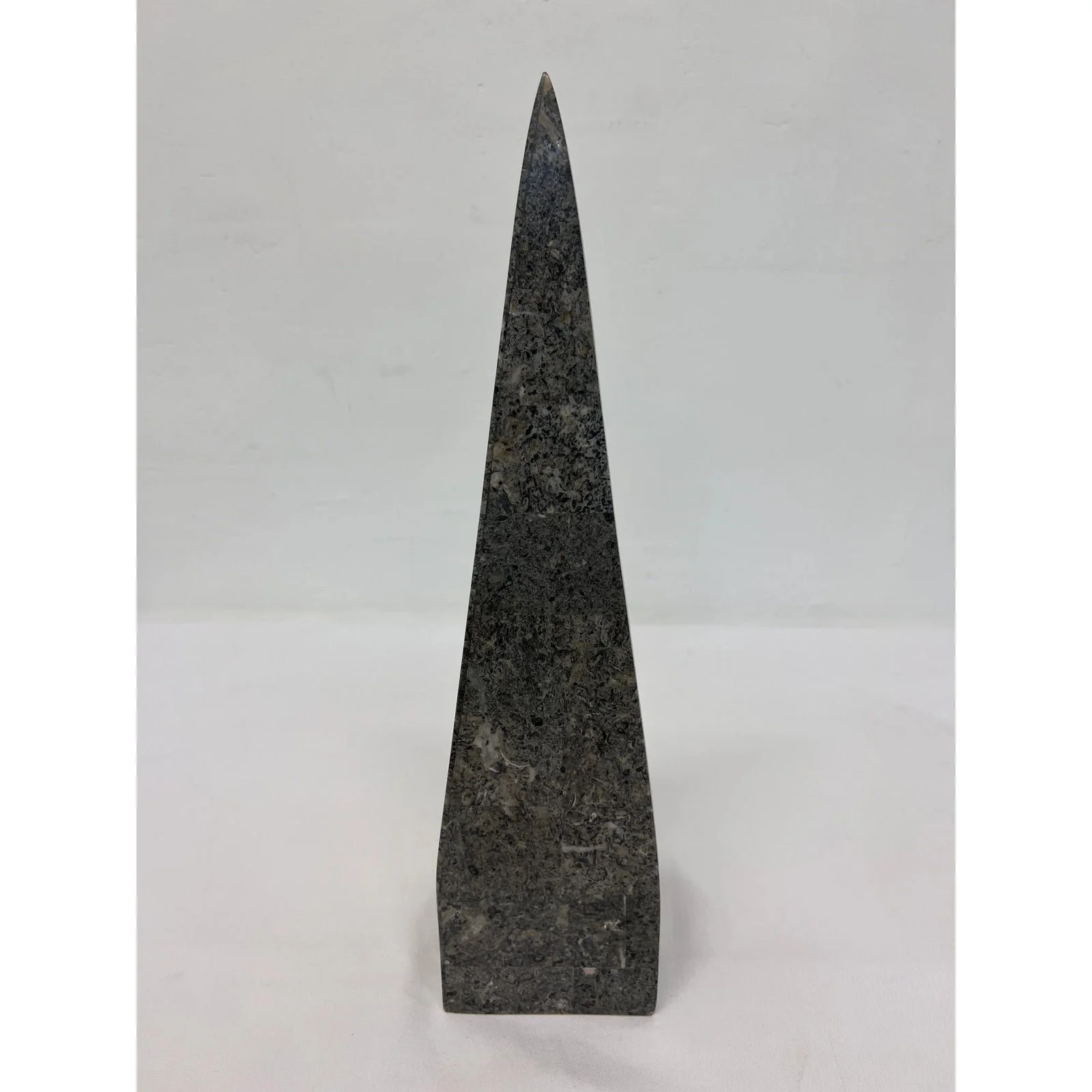 tessellated-stone-obelisk-9594