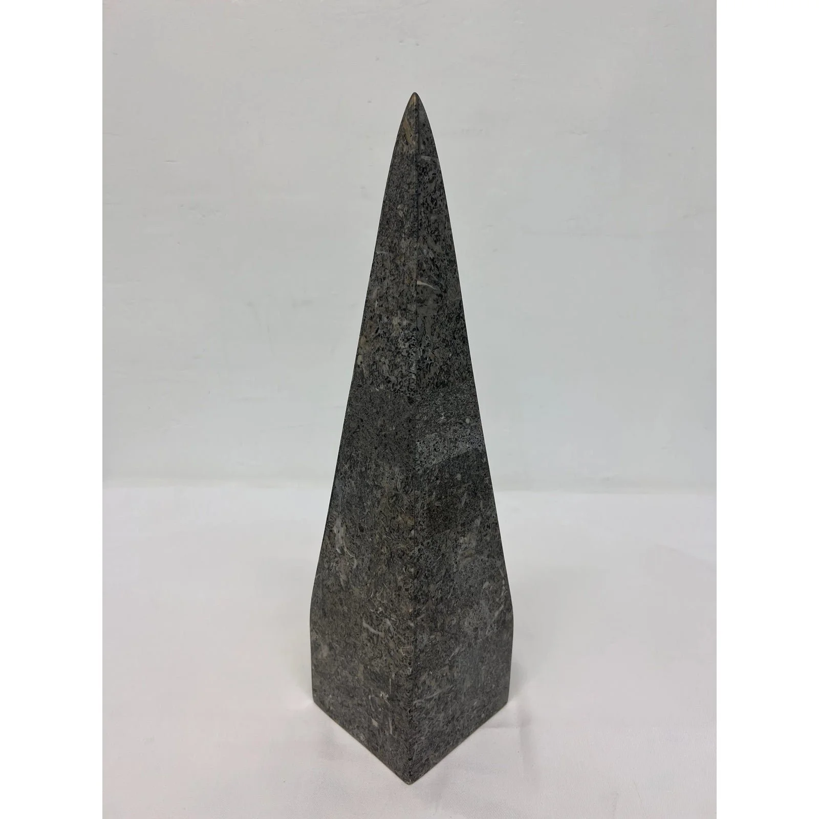 tessellated-stone-obelisk-0332