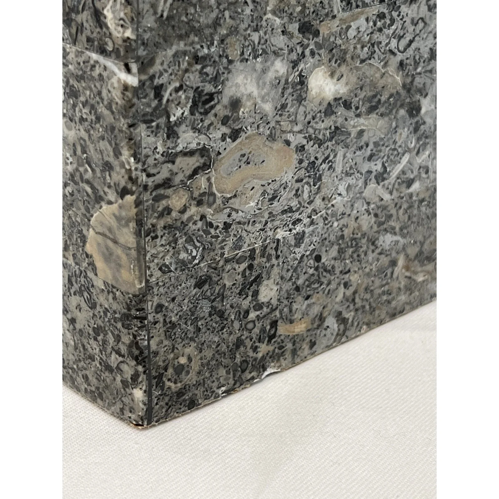 tessellated-stone-obelisk-8037