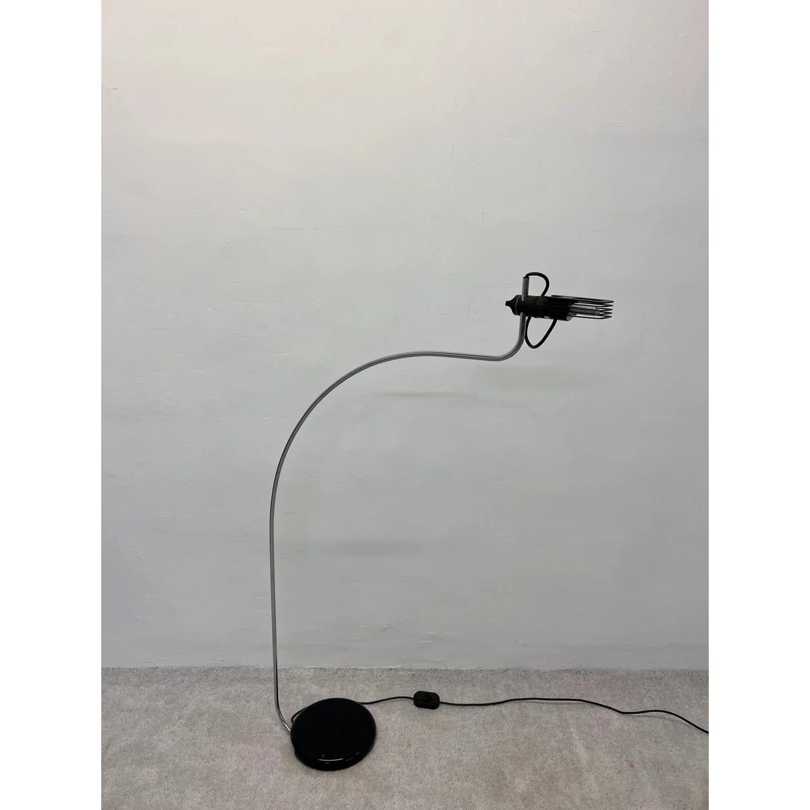 bruno-gecchelin-wing-floor-lamp-for-oluce-italy-1970s-8116