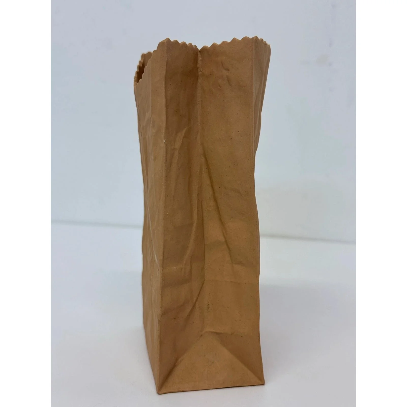 michael-harvey-ceramic-brown-paper-bag-pop-art-sculpture-1970s-9611