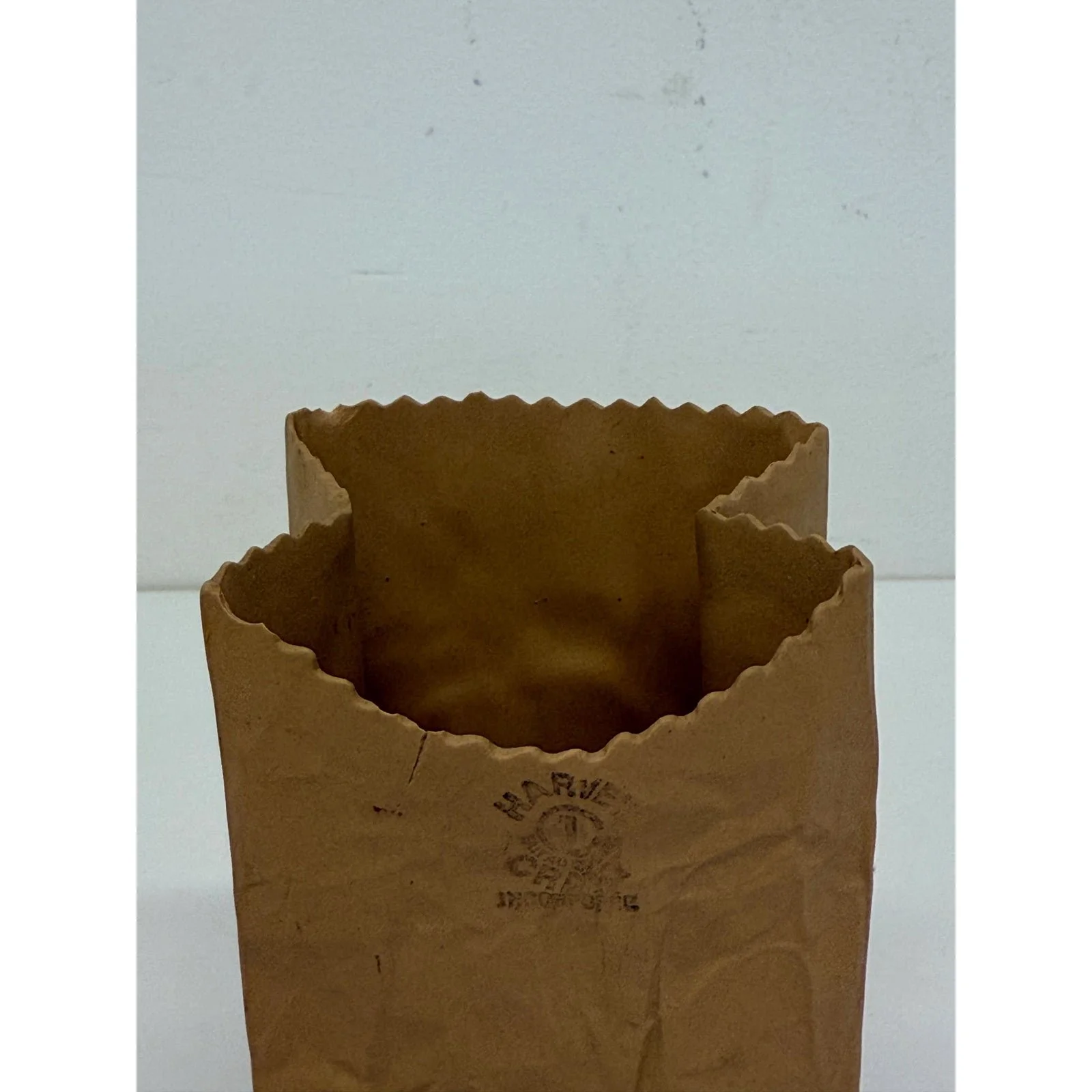 michael-harvey-ceramic-brown-paper-bag-pop-art-sculpture-1970s-9315