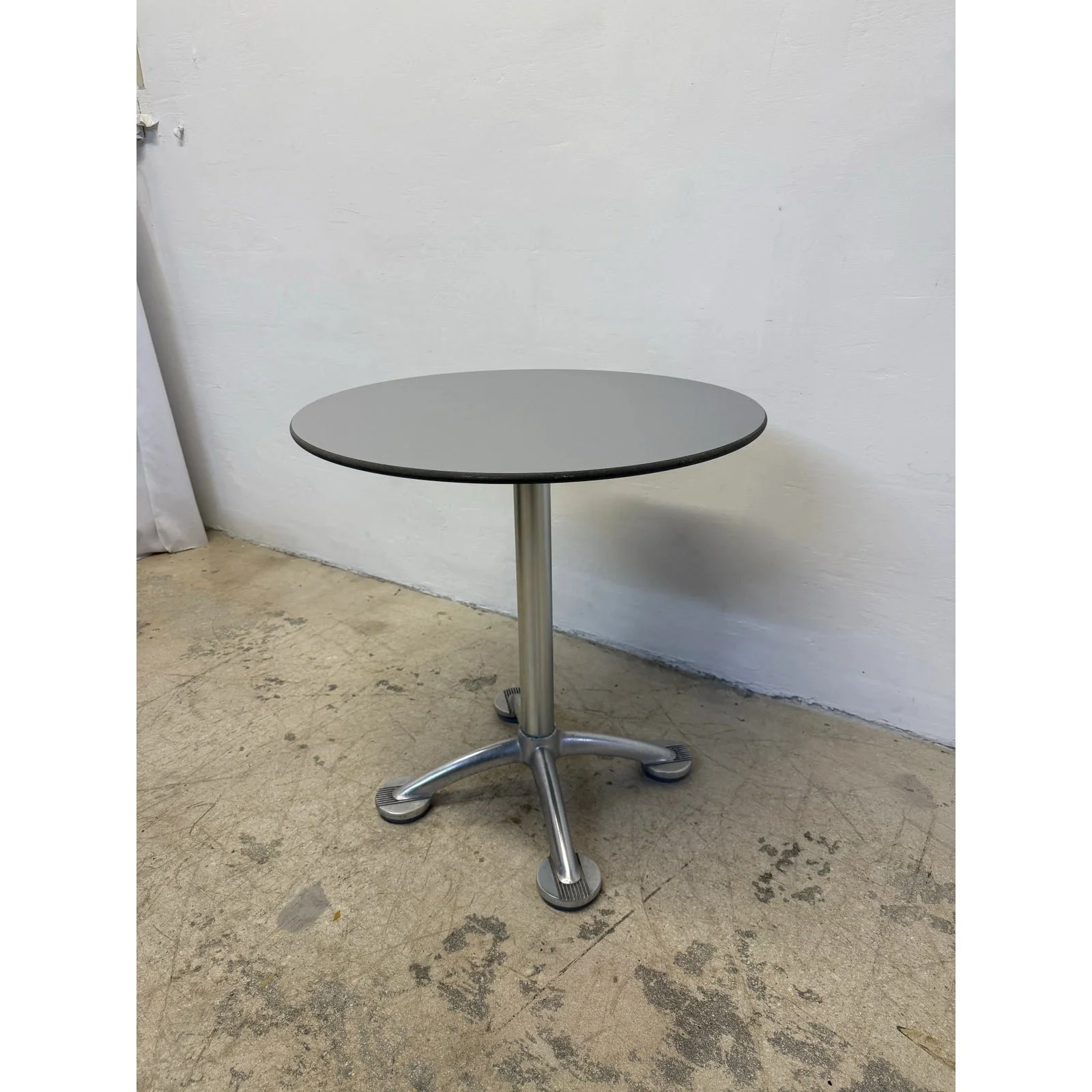 jorge-pensi-amat-3-aluminum-bistro-table-with-laminate-top-for-knoll-2000s-0409