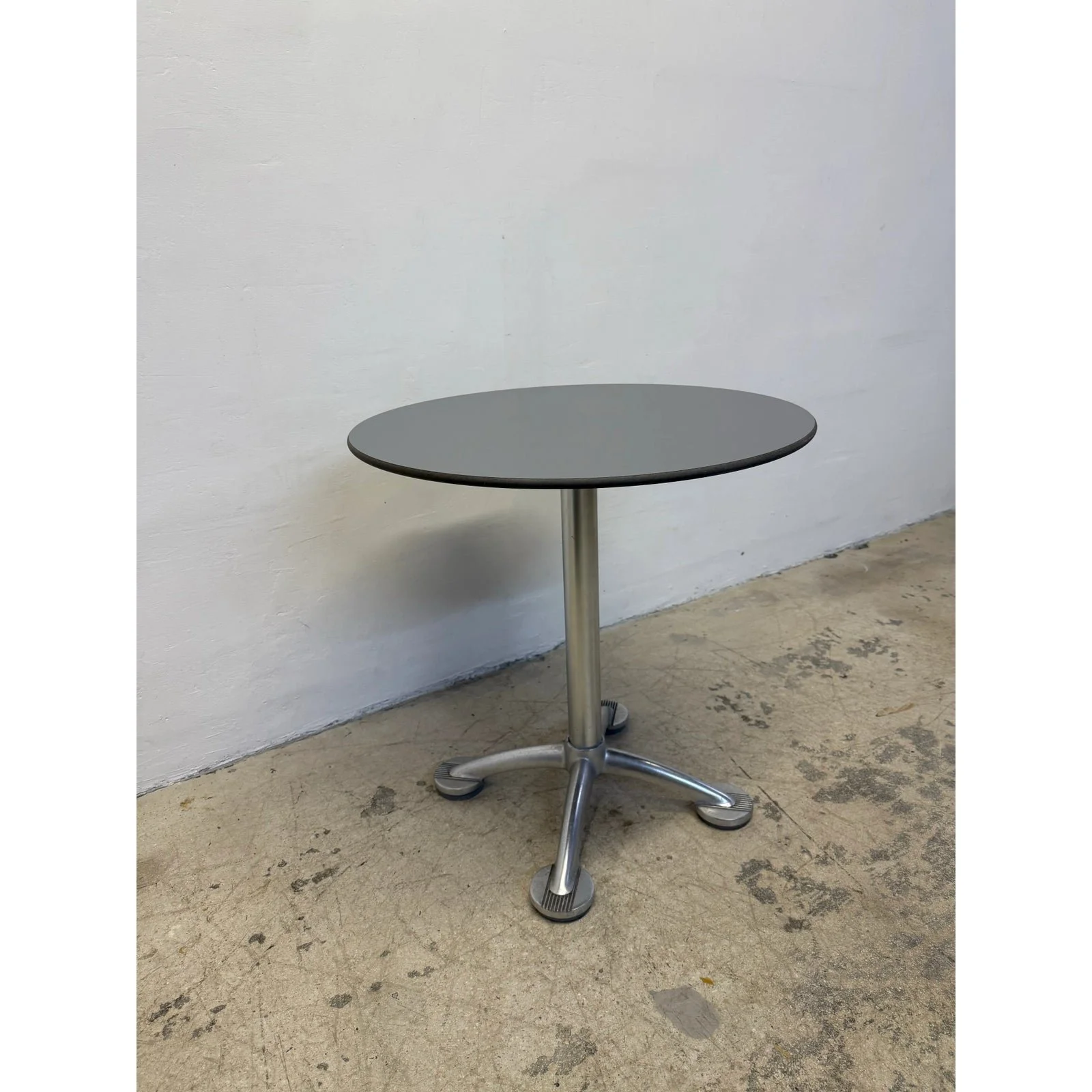 jorge-pensi-amat-3-aluminum-bistro-table-with-laminate-top-for-knoll-2000s-8180