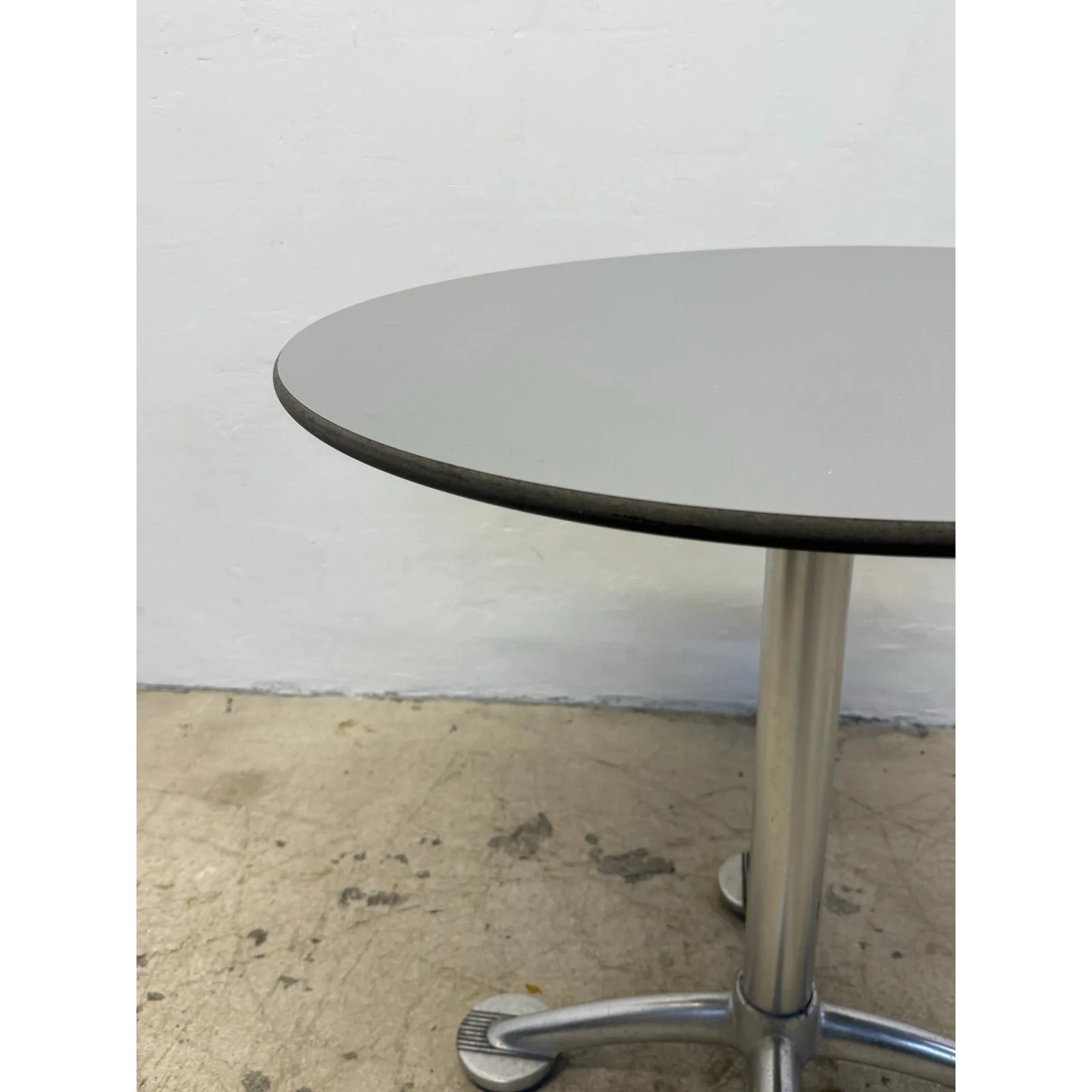 jorge-pensi-amat-3-aluminum-bistro-table-with-laminate-top-for-knoll-2000s-0872