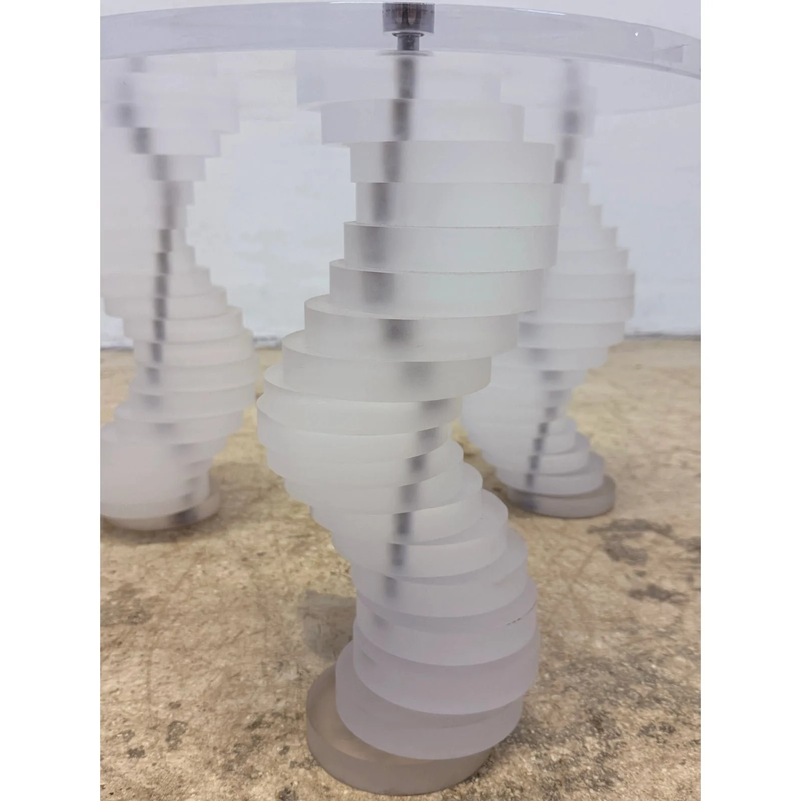 mid-century-sculptural-lucite-side-table-with-spiral-lucite-legs-1970s-2022
