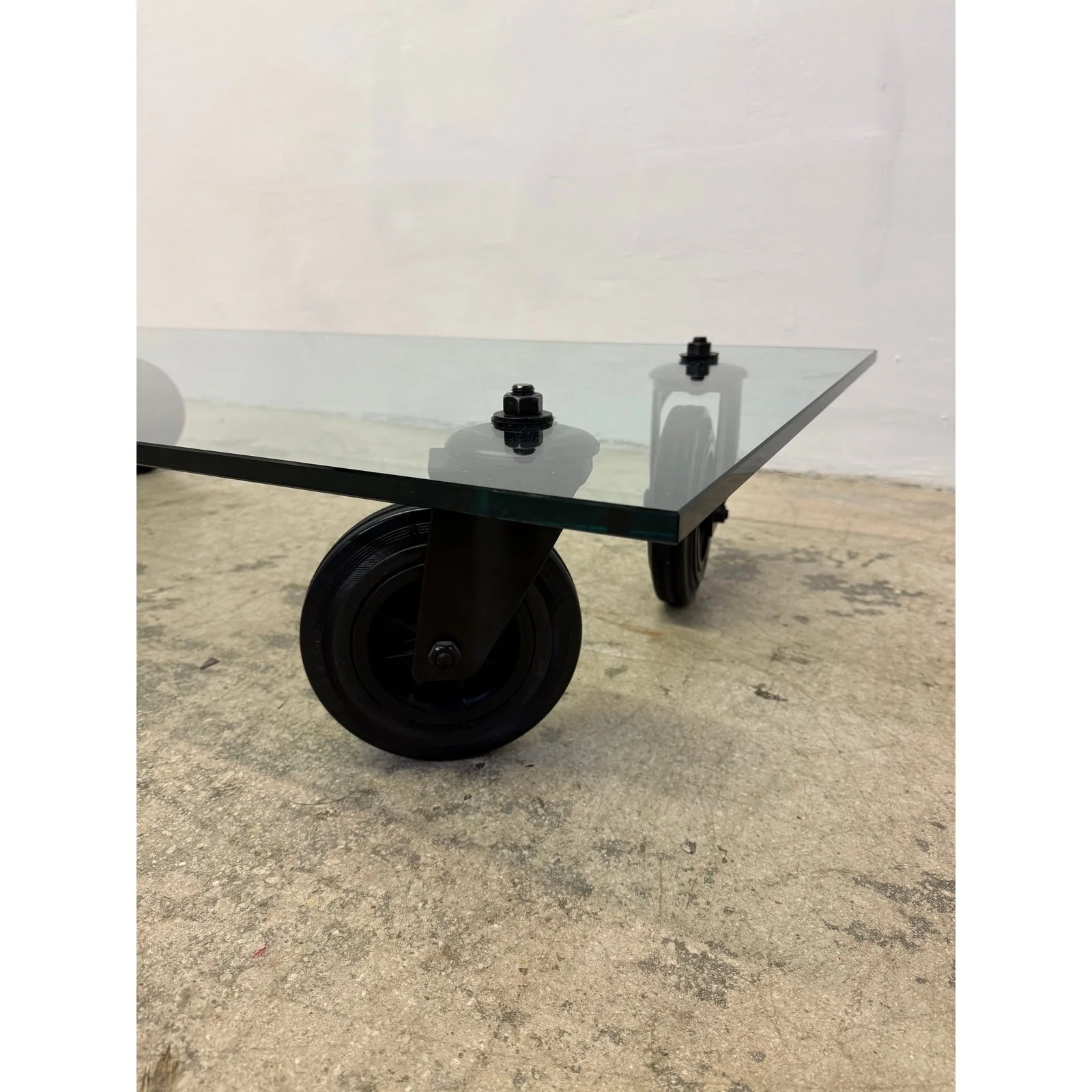 gae-aulenti-tavolo-con-ruote-low-glass-coffee-table-on-casters-for-fontana-arte-0578