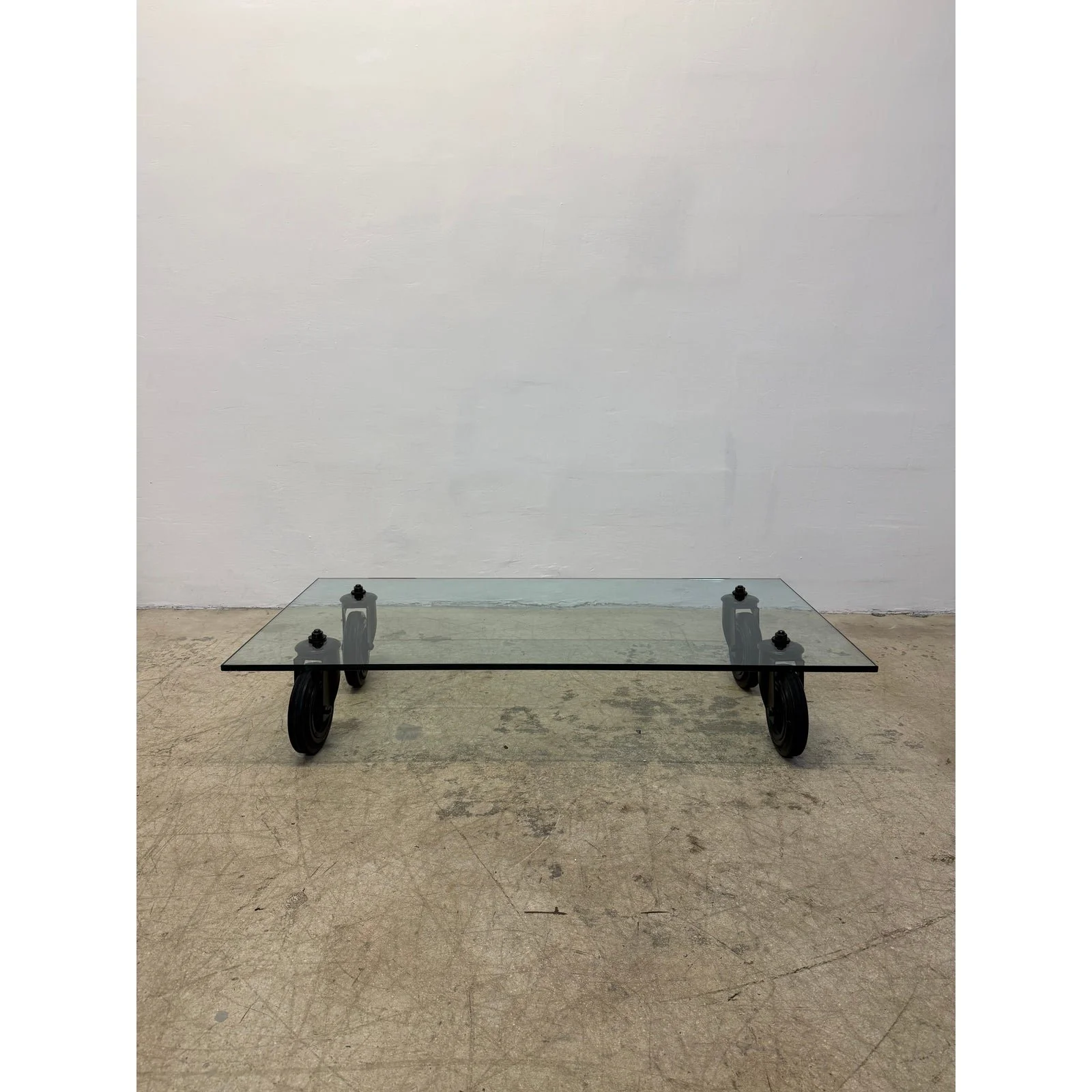 gae-aulenti-tavolo-con-ruote-low-glass-coffee-table-on-casters-for-fontana-arte-1154