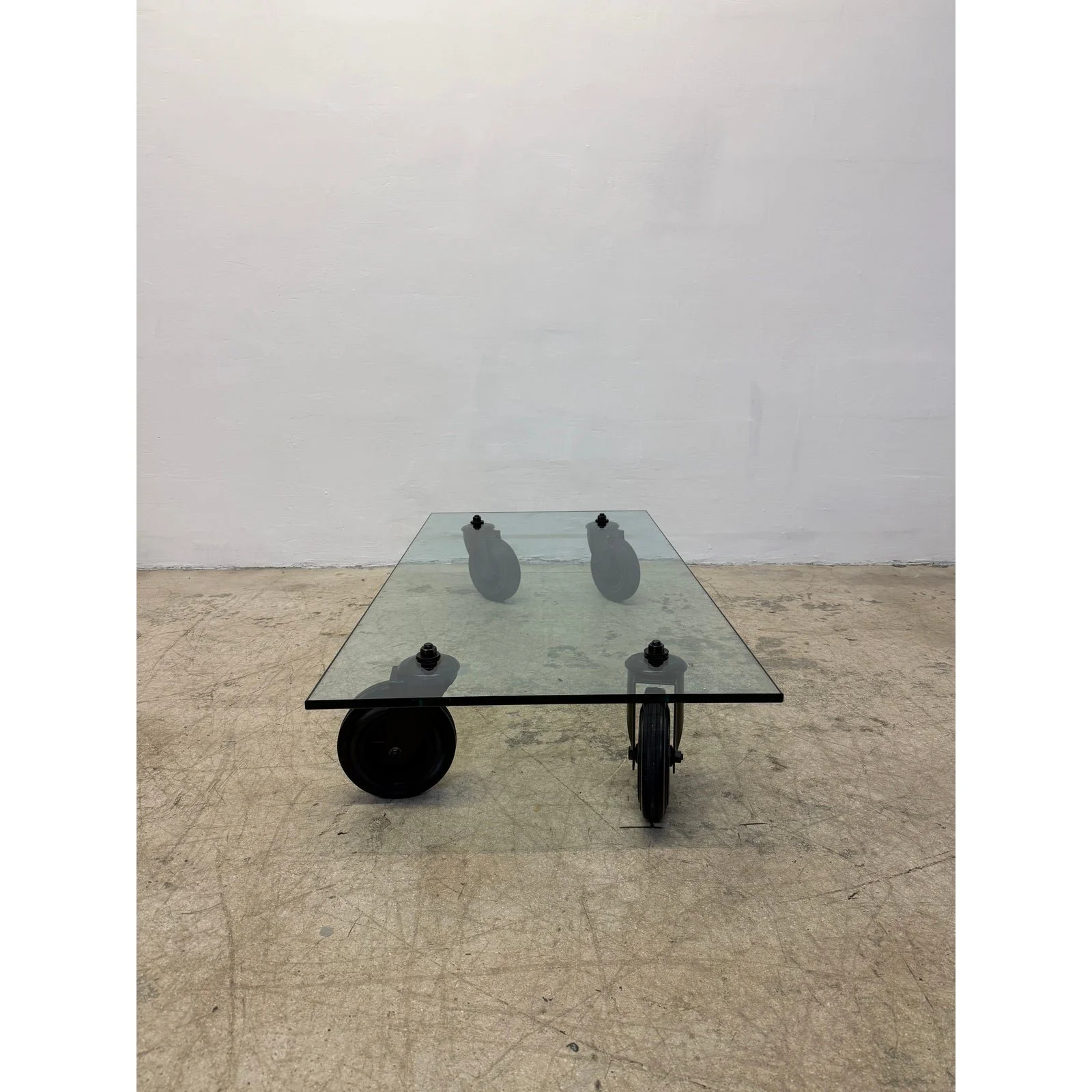 gae-aulenti-tavolo-con-ruote-low-glass-coffee-table-on-casters-for-fontana-arte-6830