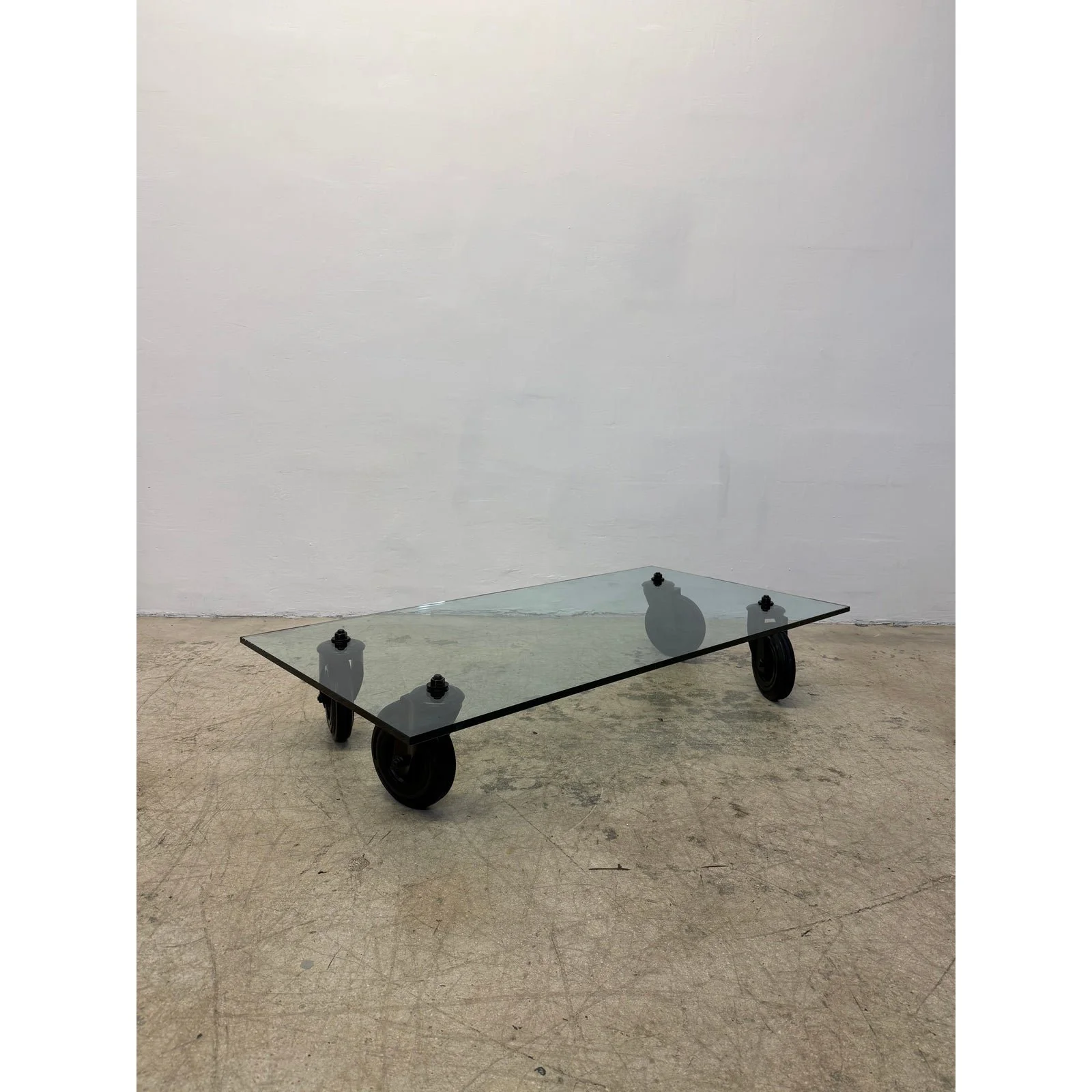 gae-aulenti-tavolo-con-ruote-low-glass-coffee-table-on-casters-for-fontana-arte-9790