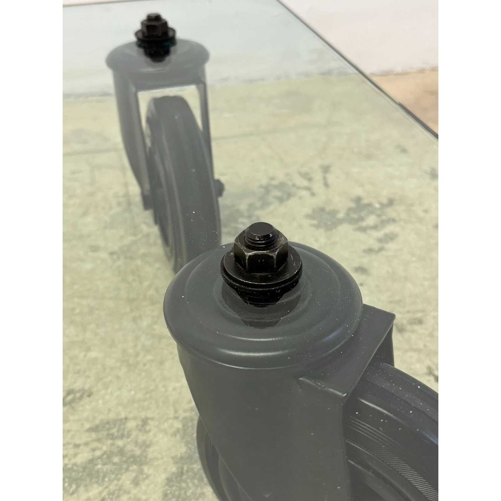 gae-aulenti-tavolo-con-ruote-low-glass-coffee-table-on-casters-for-fontana-arte-4479