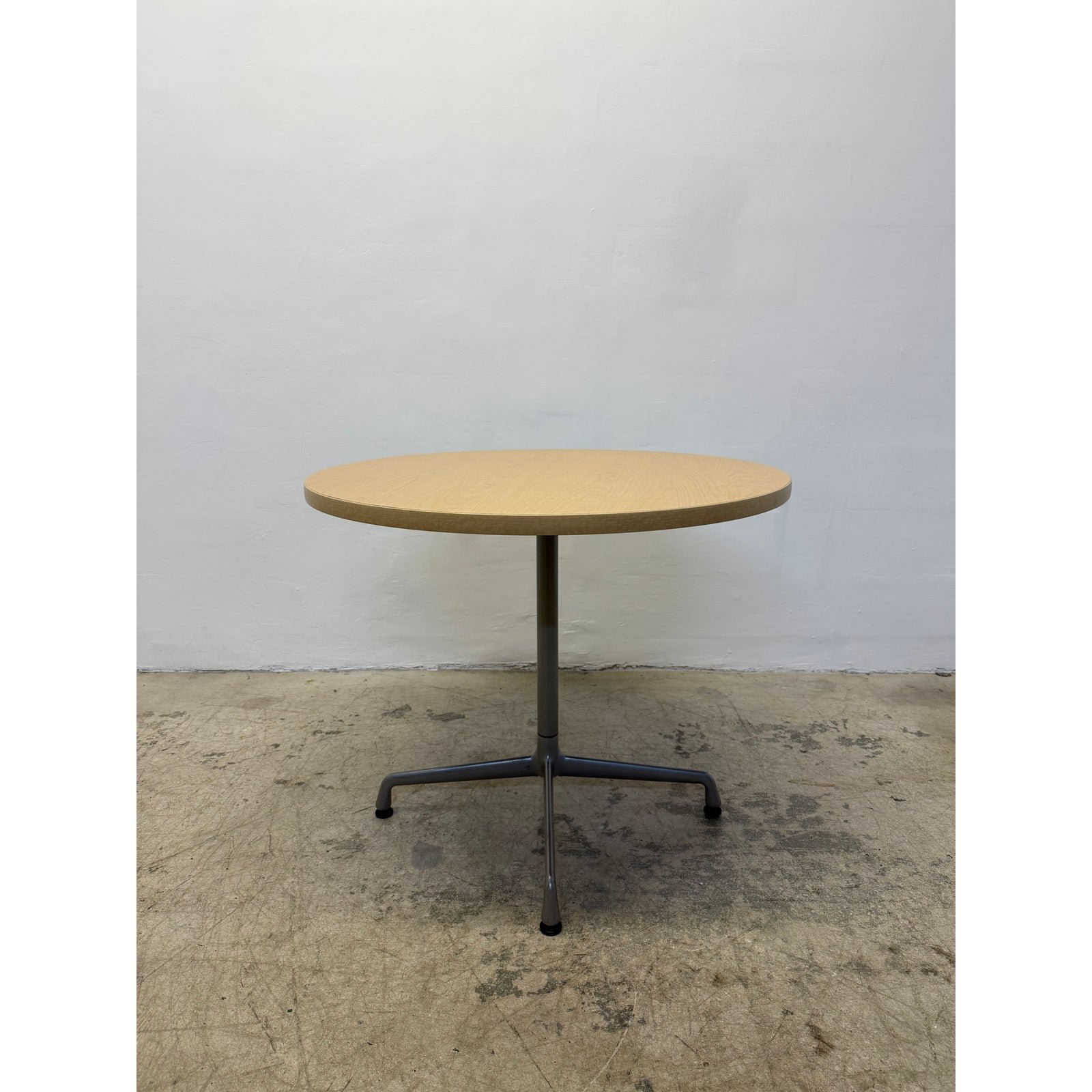 charles-and-ray-eames-round-oak-veneer-pedestal-dining-table-for-herman-miller-1312